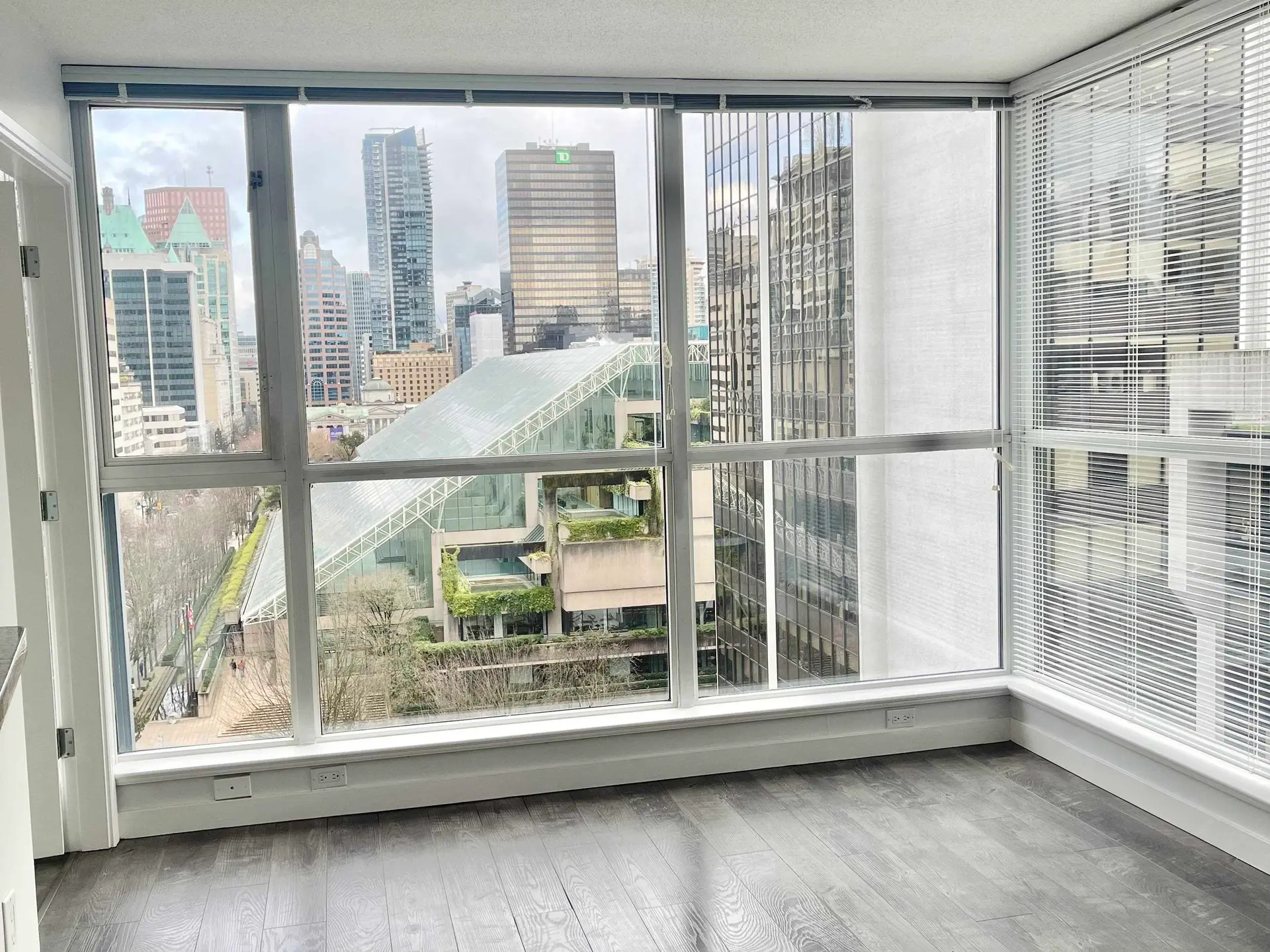 #1402 1068 Hornby Street - Image 4