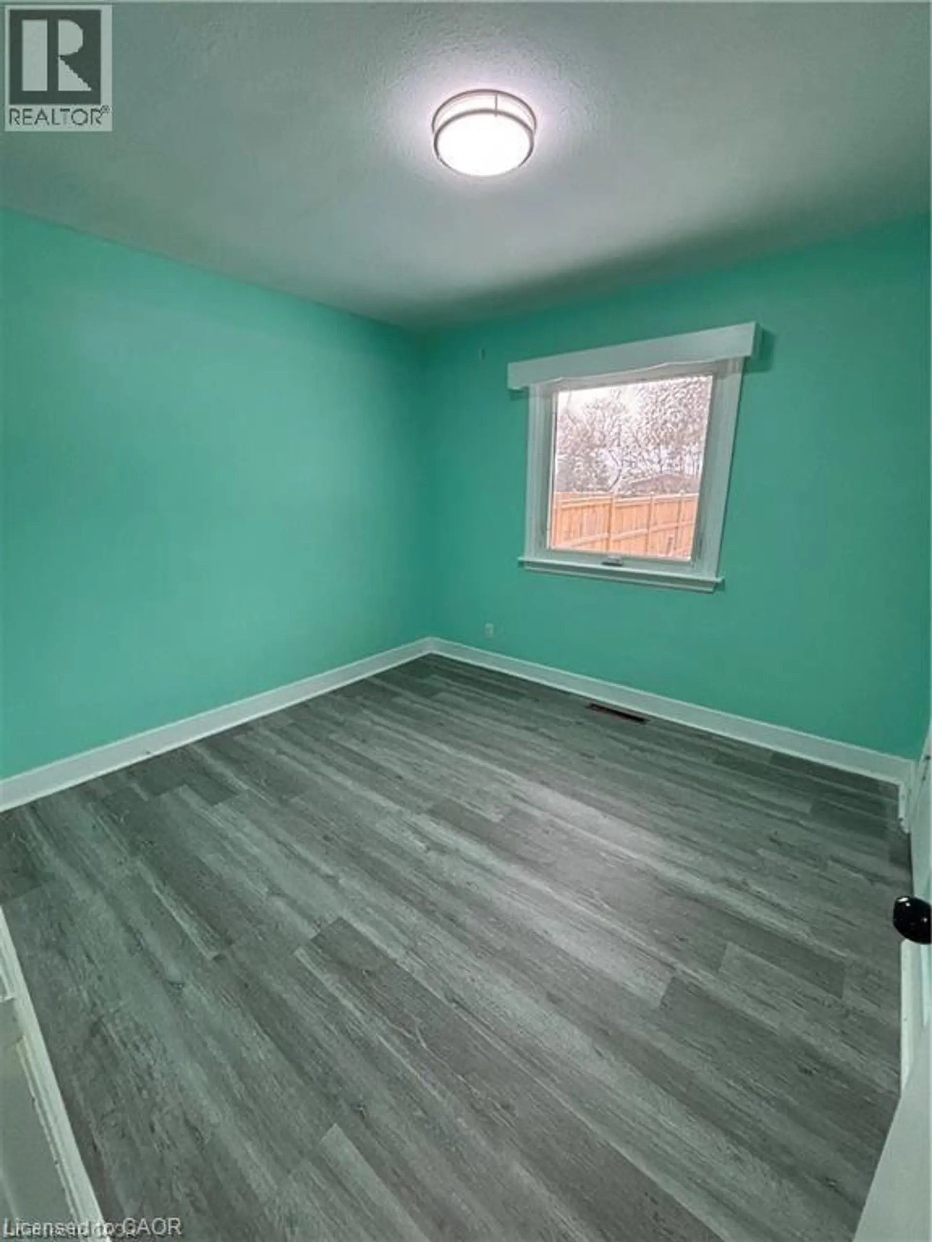 118 JACOBSON AVENUE - Image 11