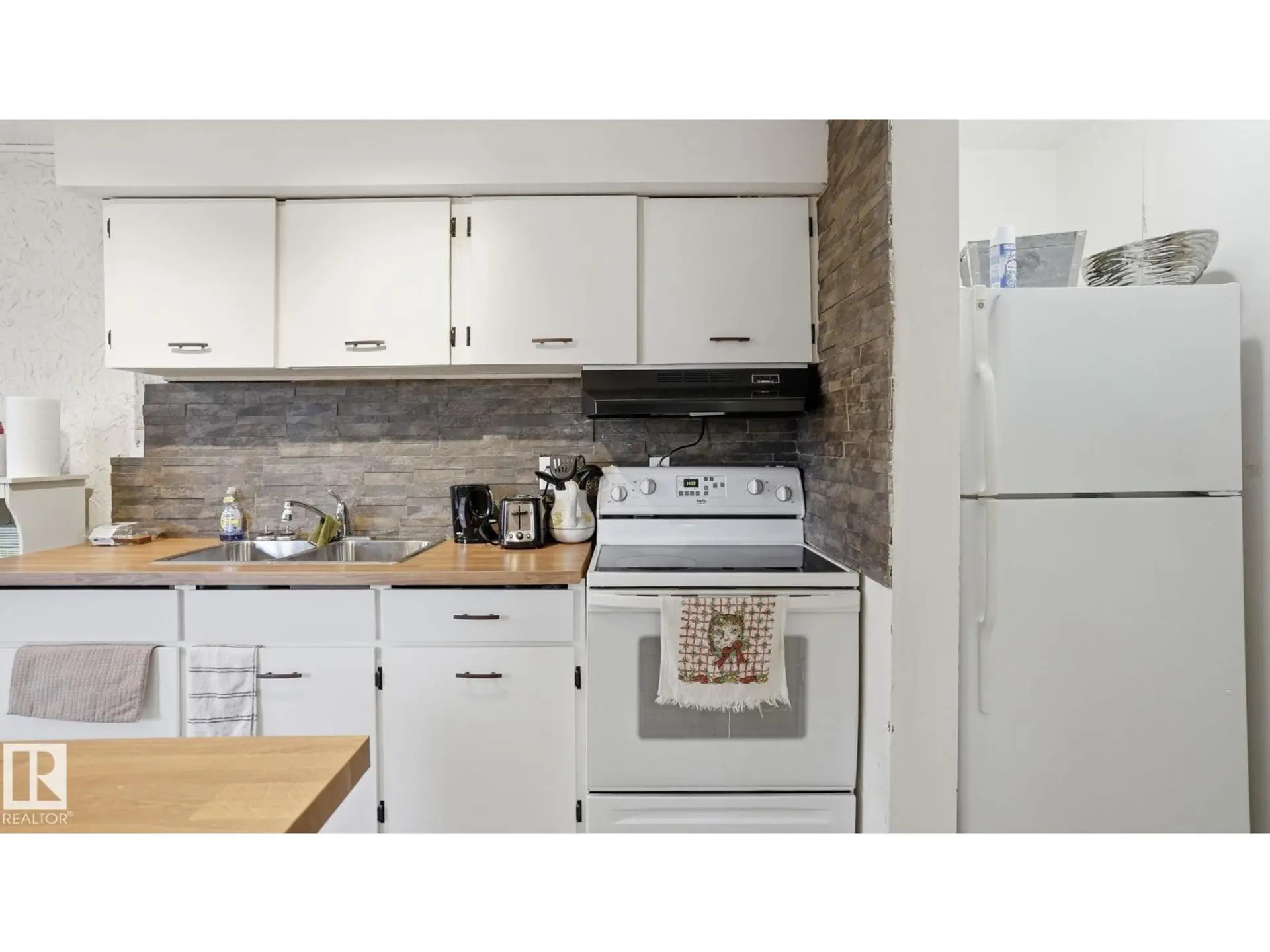 #12 14120 80 ST NW - Image 12
