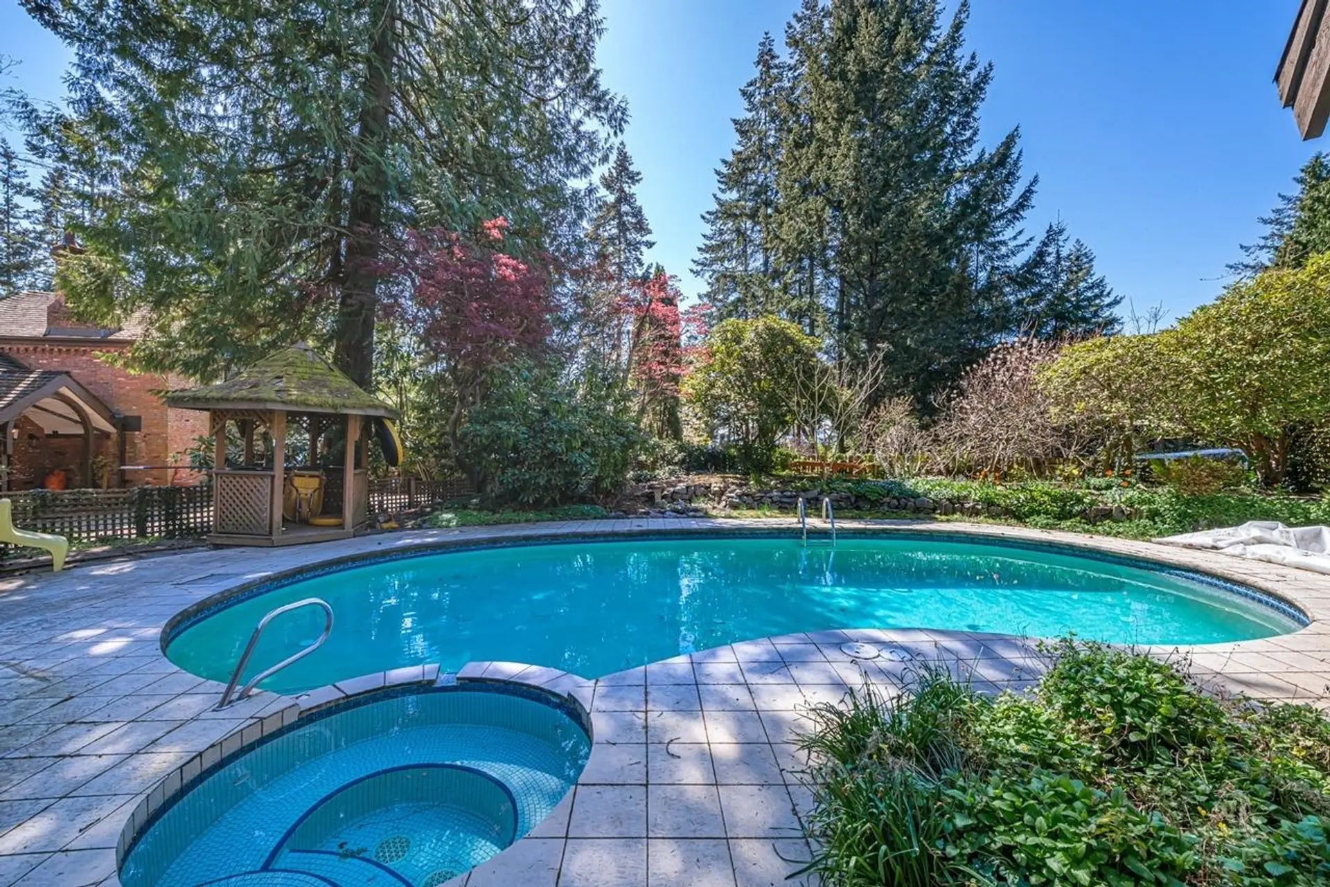 Property at 5260 Kew Road, West Vancouver, BC