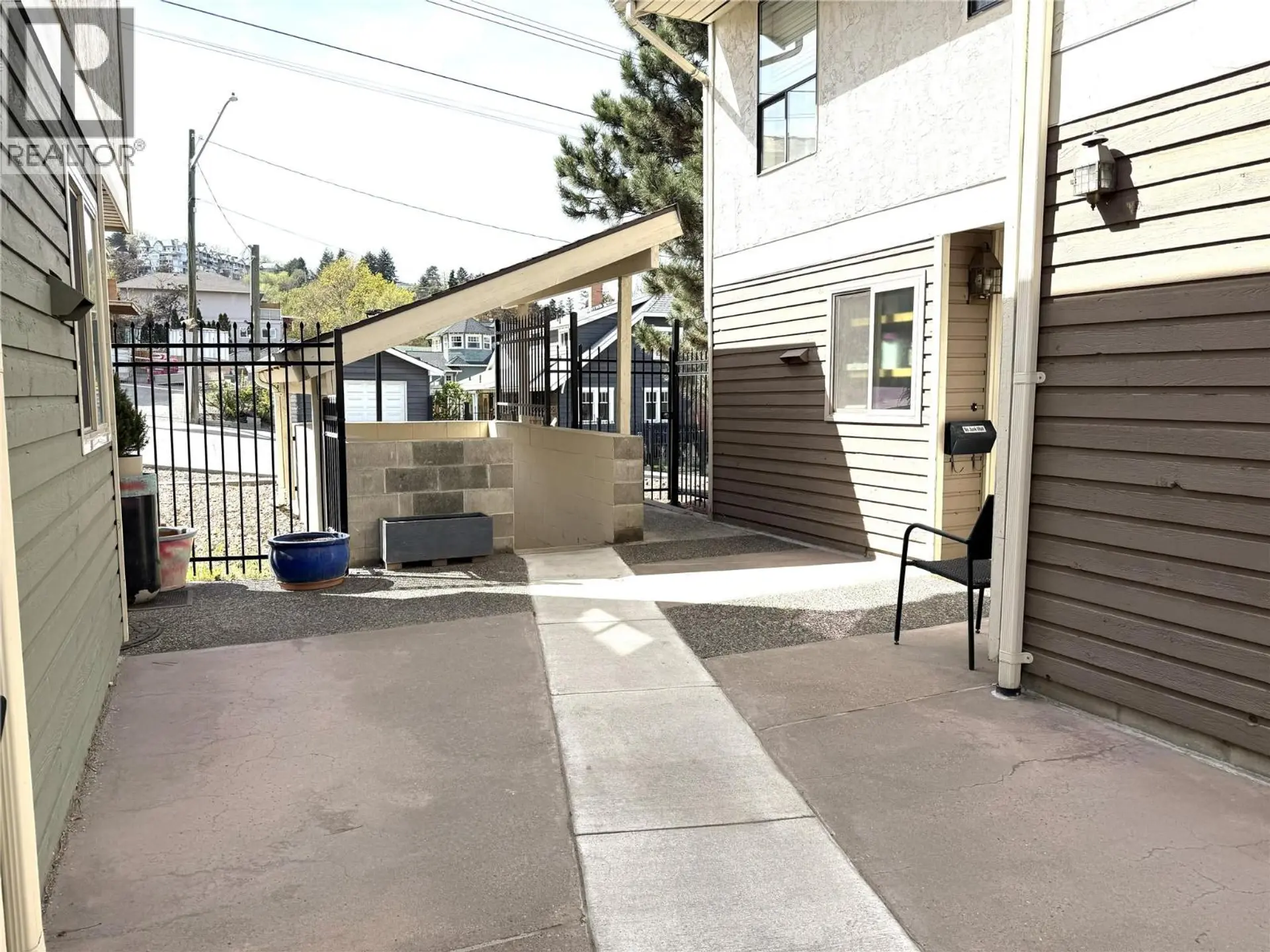 #4 145 NICOLA Street - Image 2