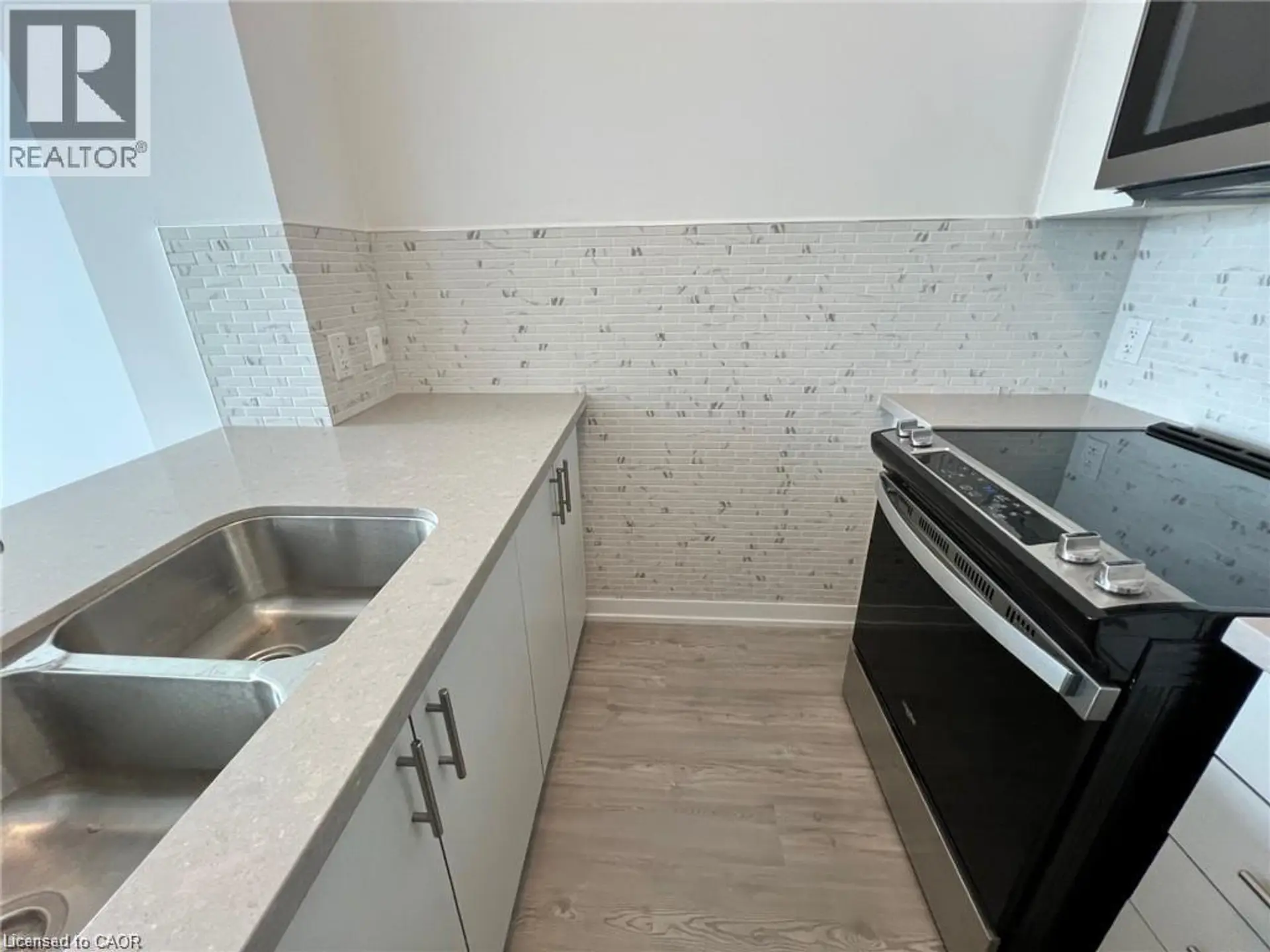 #433 450 DUNDAS Street - Image 8