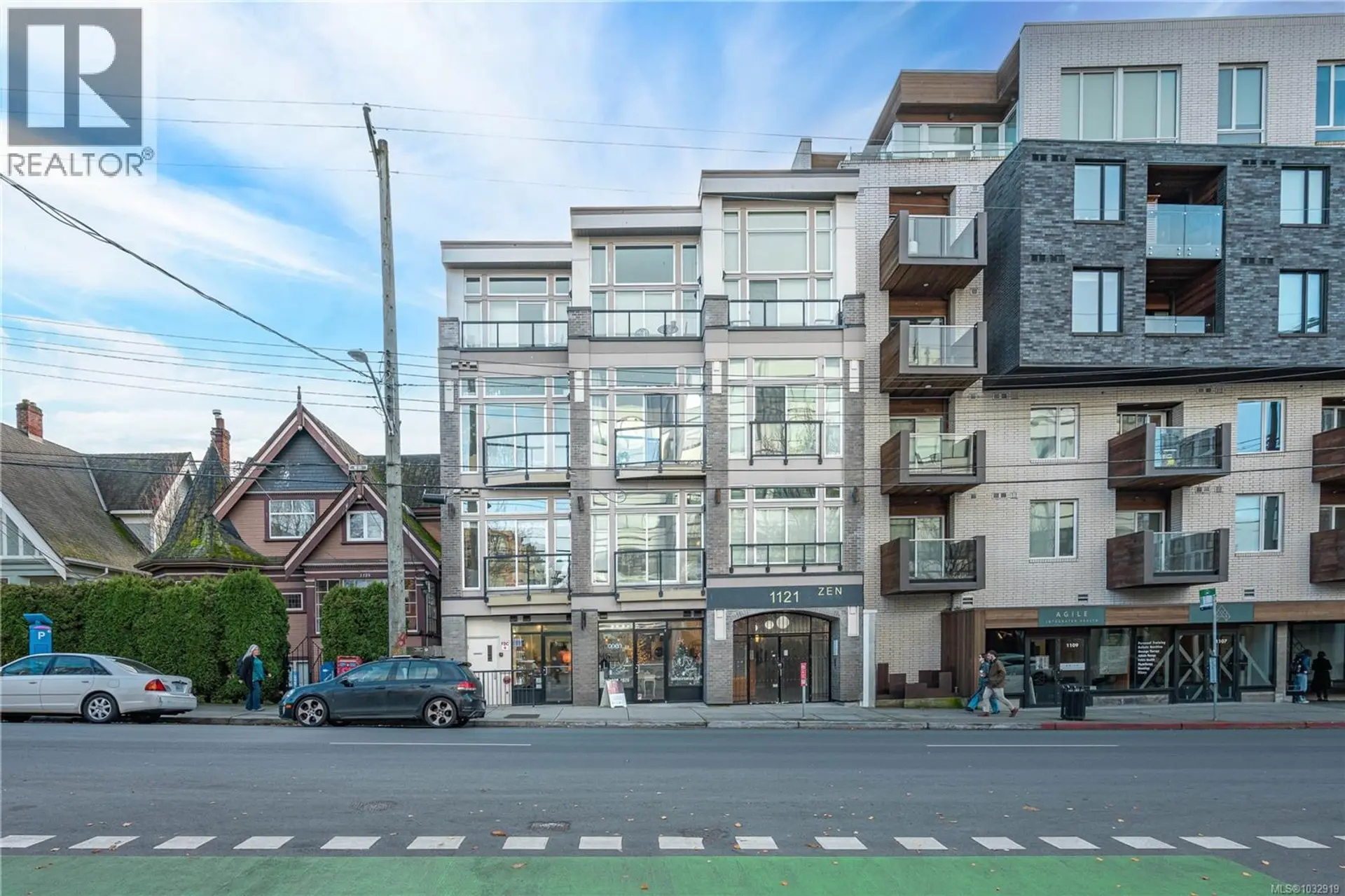 Property at #203 1121 Fort St, Victoria, BC