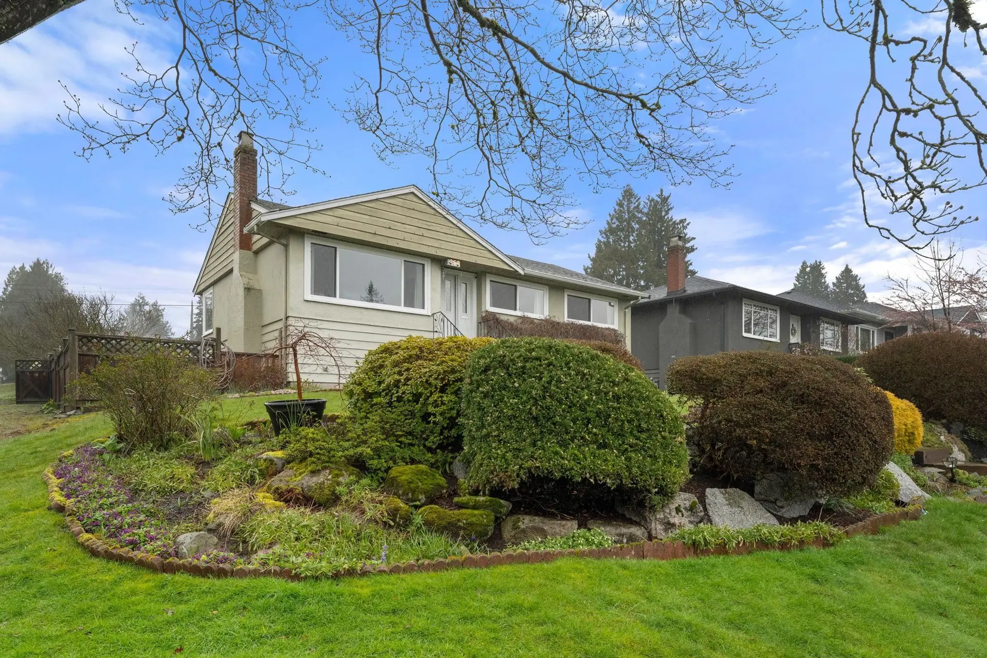 Property at 462 W 26th Street, North Vancouver, BC