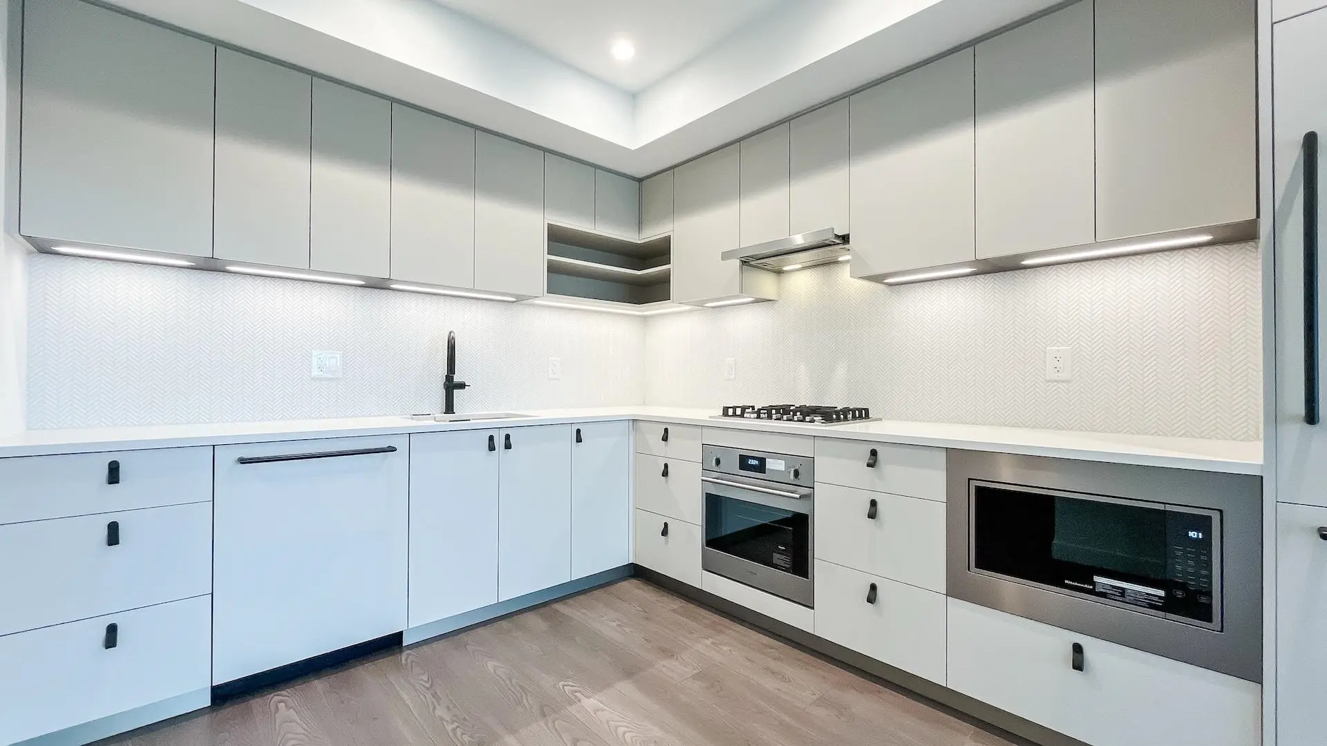 Property at #609 1680 E 12th Avenue, Vancouver, BC