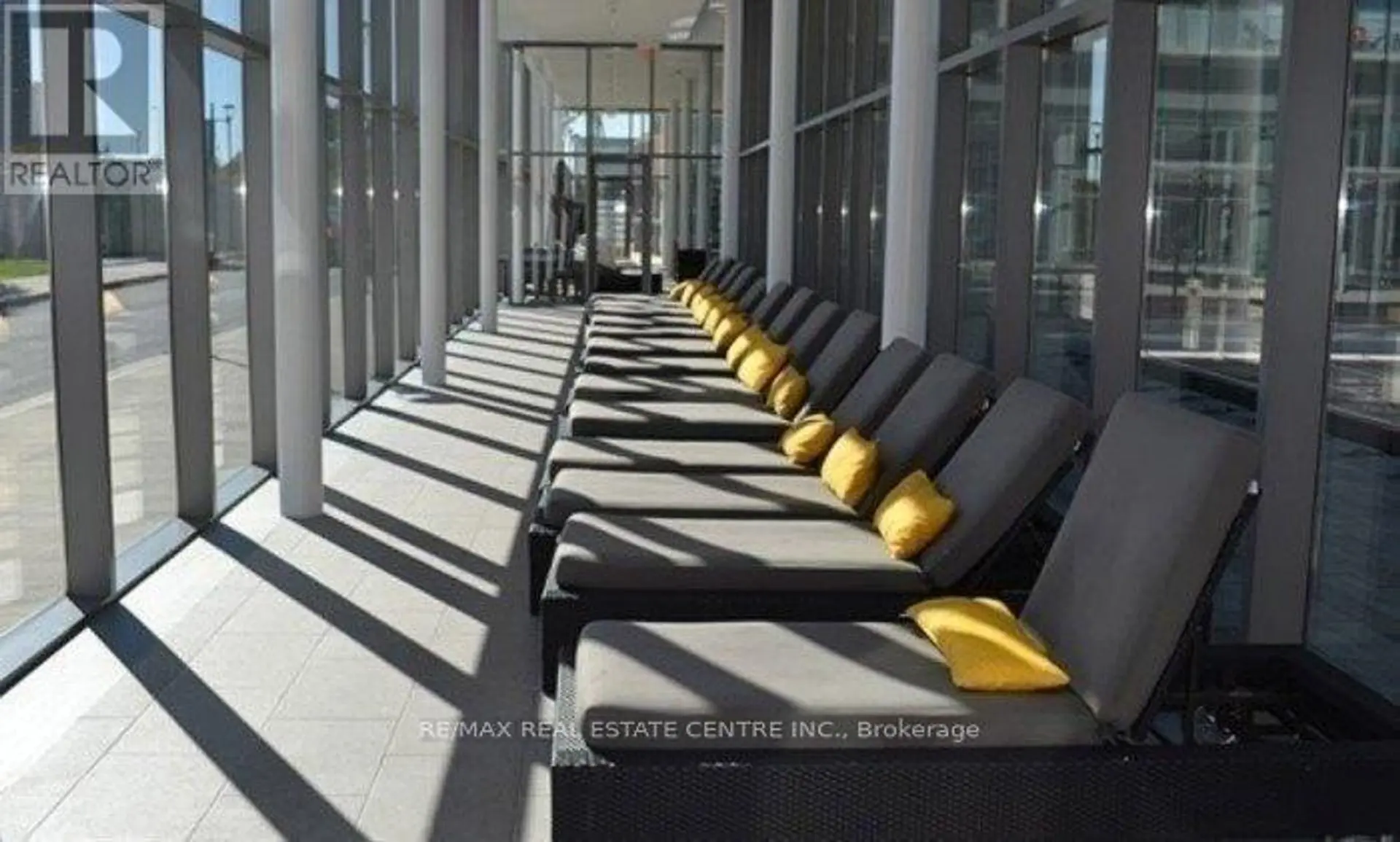 #1010 105 THE QUEENSWAY - Image 6