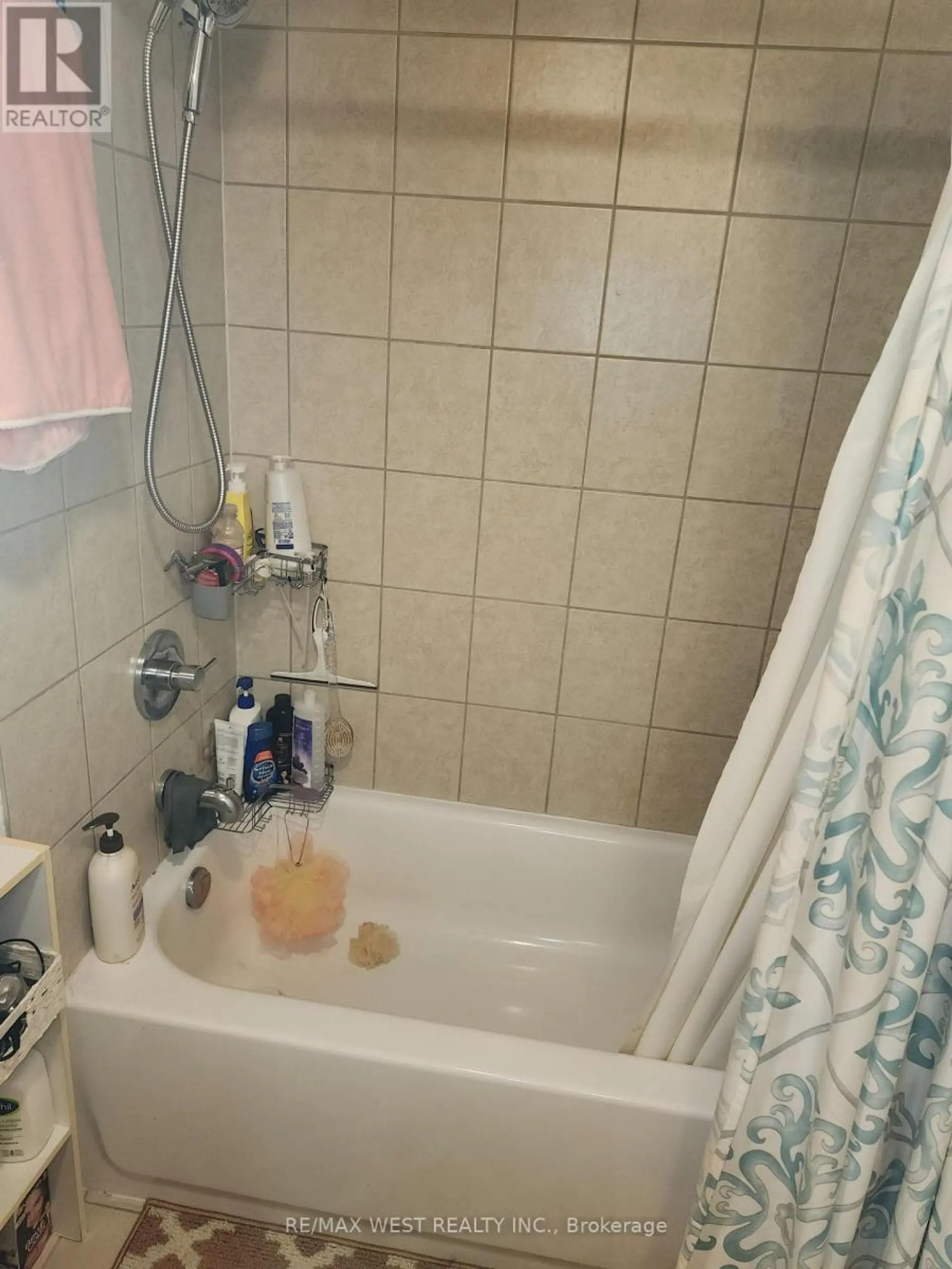 #426 8 TRENT AVENUE - Image 13