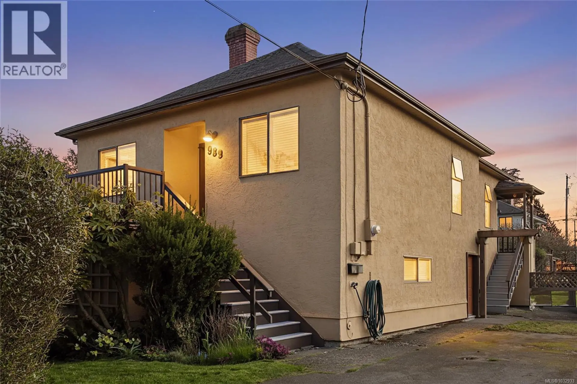 Property at 989 Dunsmuir Rd, Esquimalt, BC