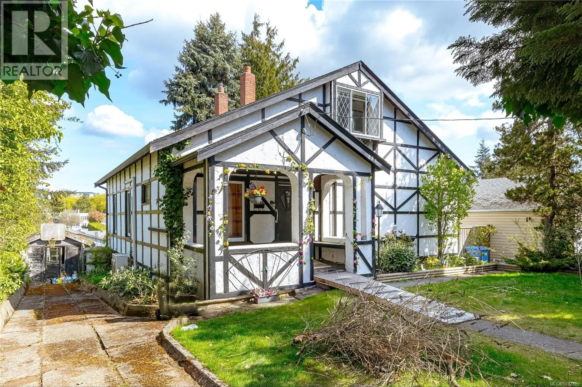 Property at 824 Ellery St, Esquimalt, BC