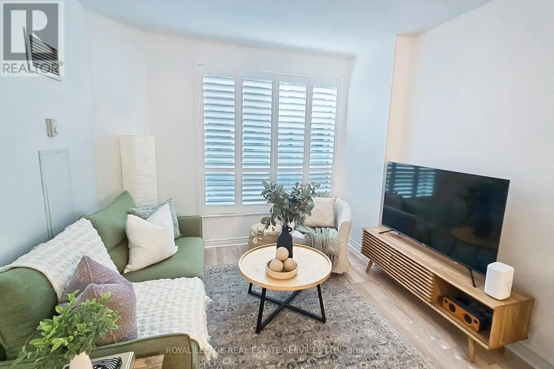 #802 55 BLOOR STREET E - Image 4