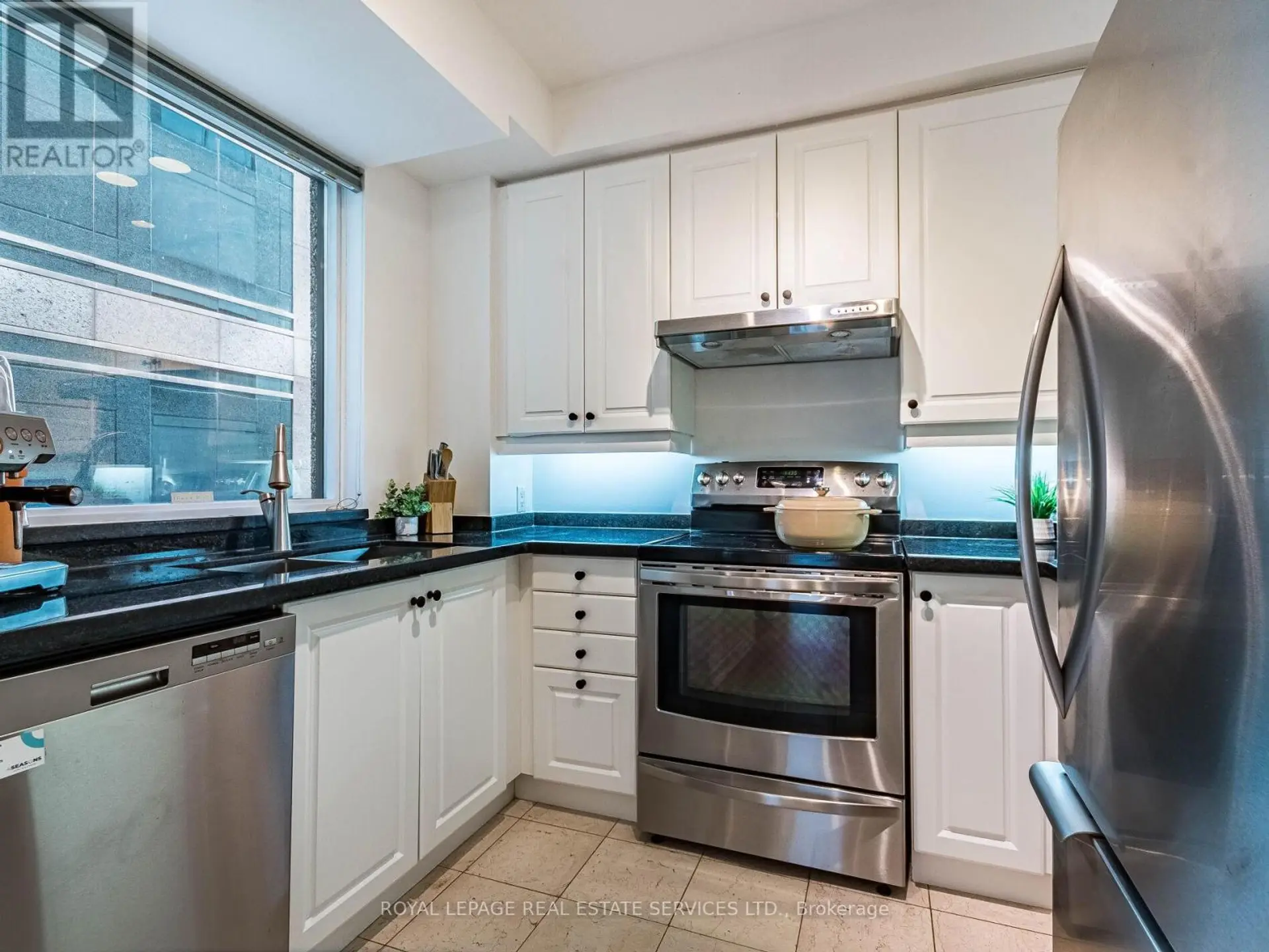 #802 55 BLOOR STREET E - Image 6