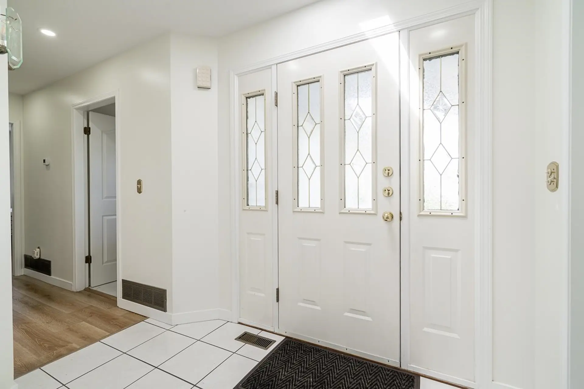 16158 16a Avenue - Image 3
