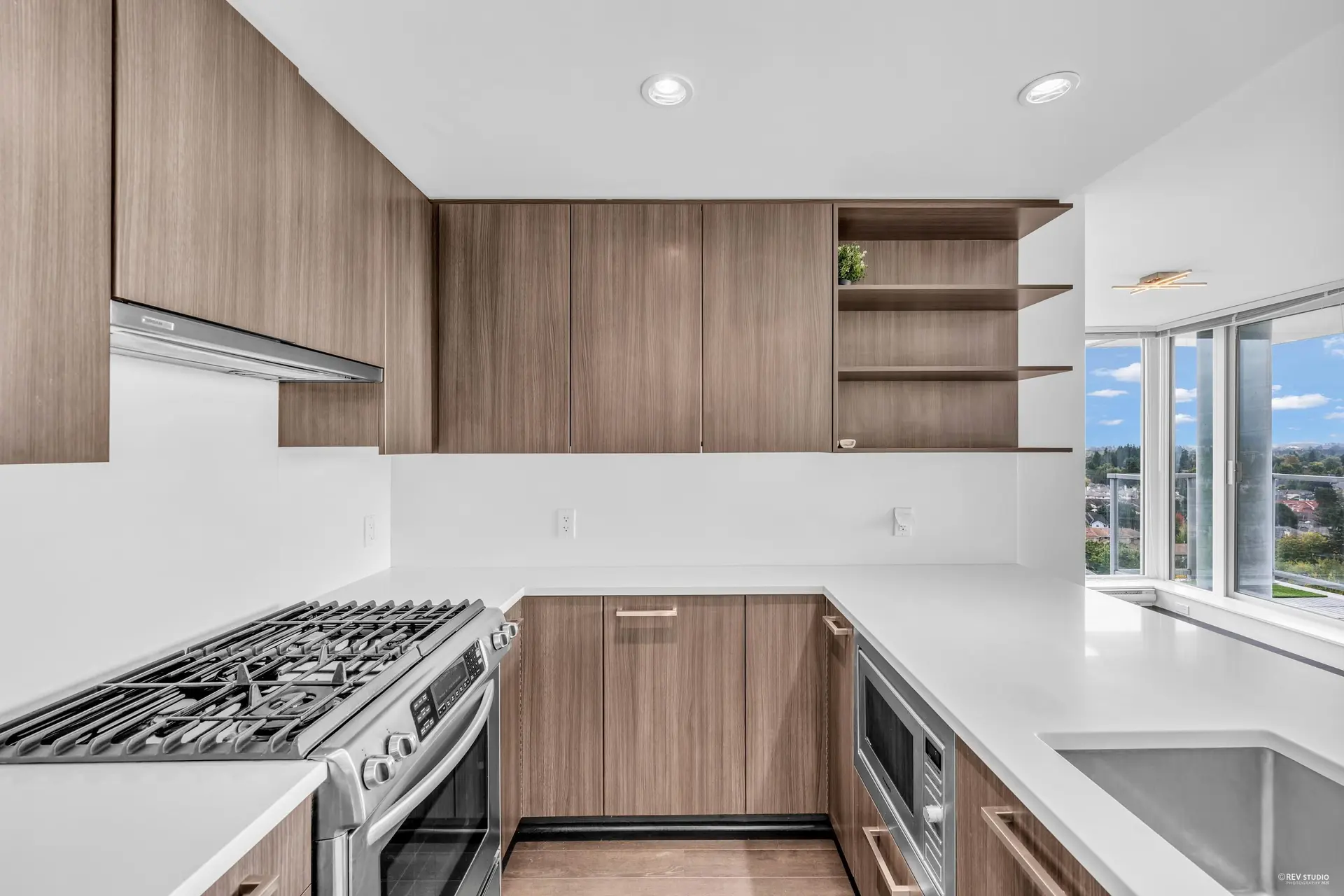 #1802 8288 Granville Avenue - Image 5