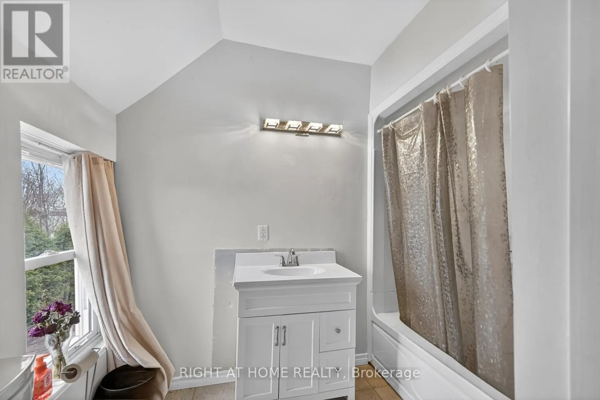 9 MAUD STREET - Image 9