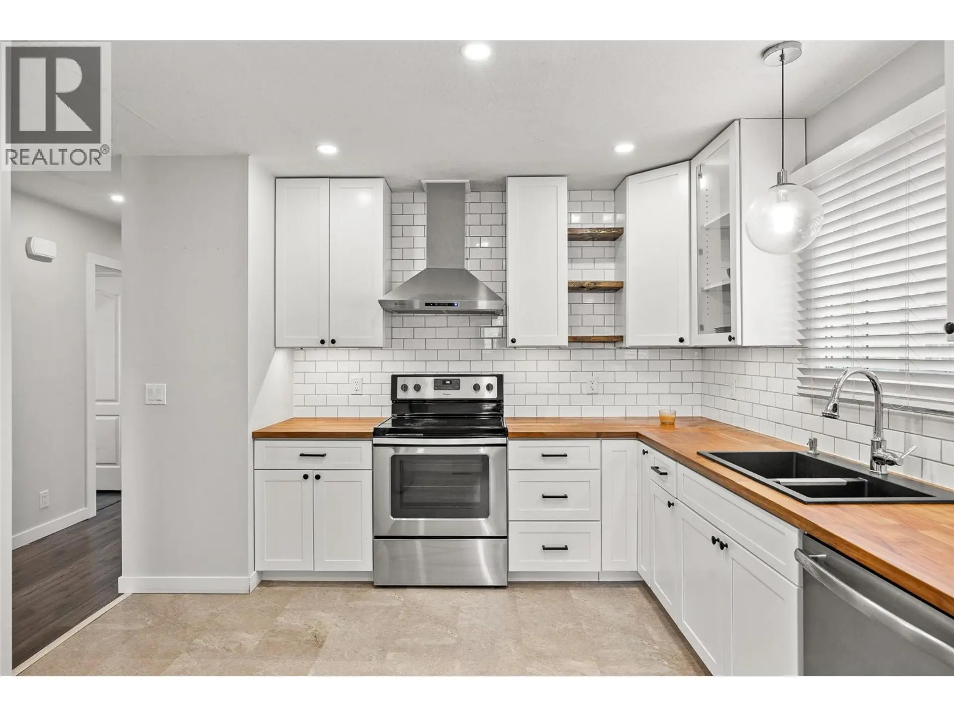 Property at 949 Grenfell Court, Kelowna, BC