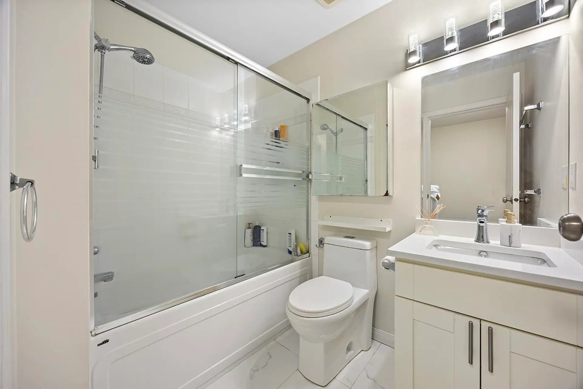 #52 7088 Lynnwood Drive - Image 16
