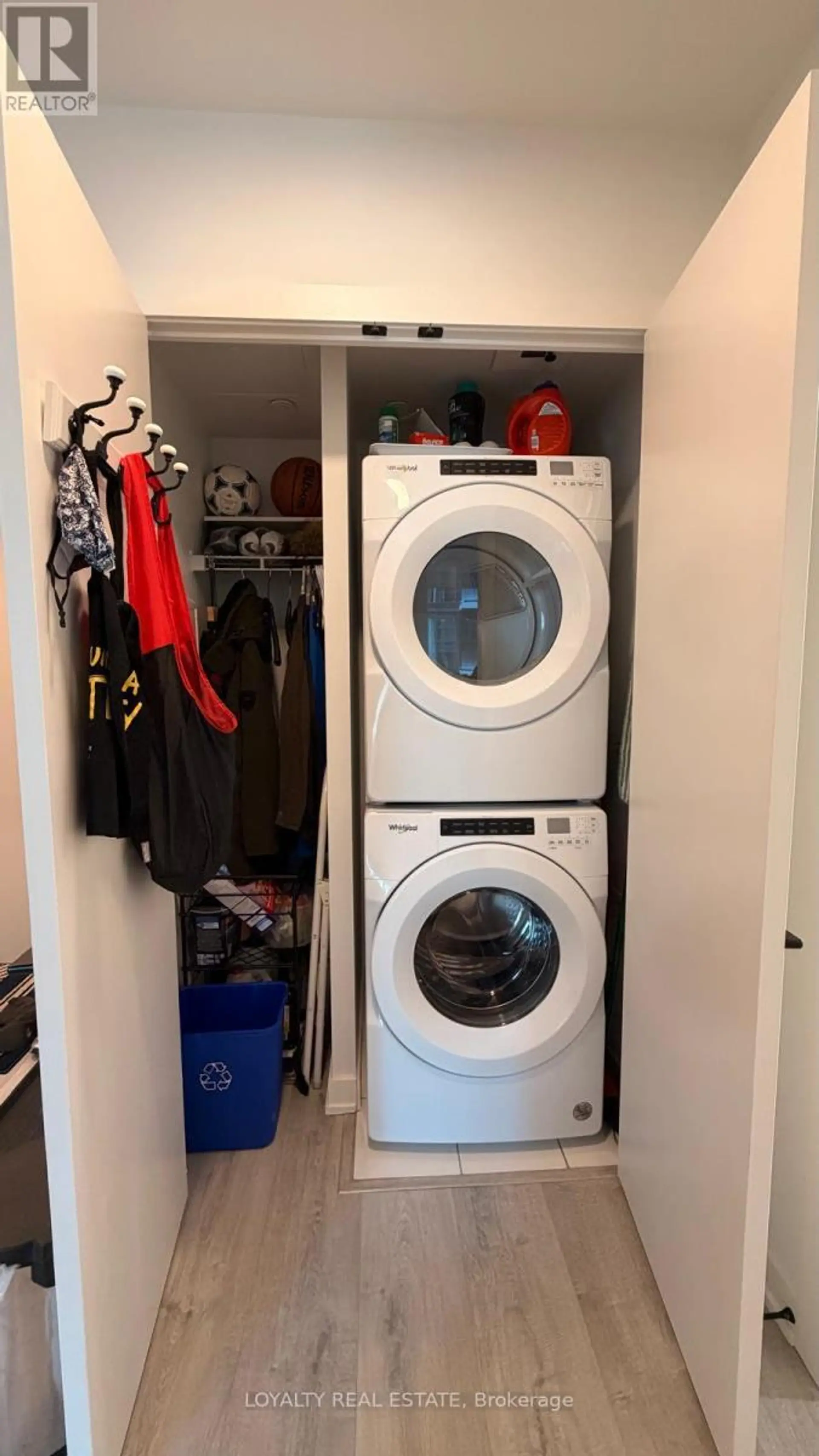 #805 327 KING STREET W - Image 14