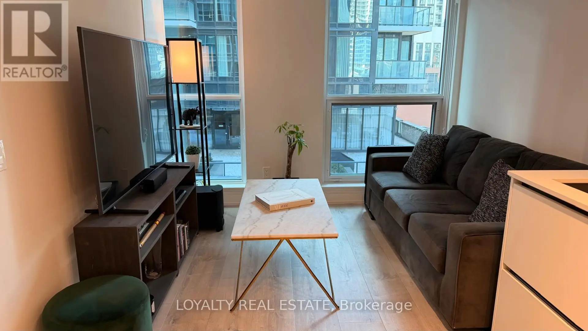 #805 327 KING STREET W - Image 8