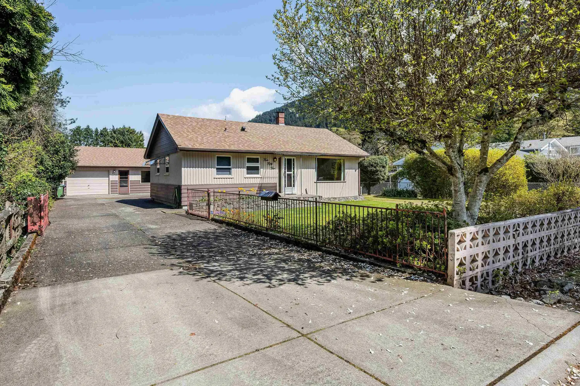Property at 455 Pine Avenue, Harrison Hot Springs, BC