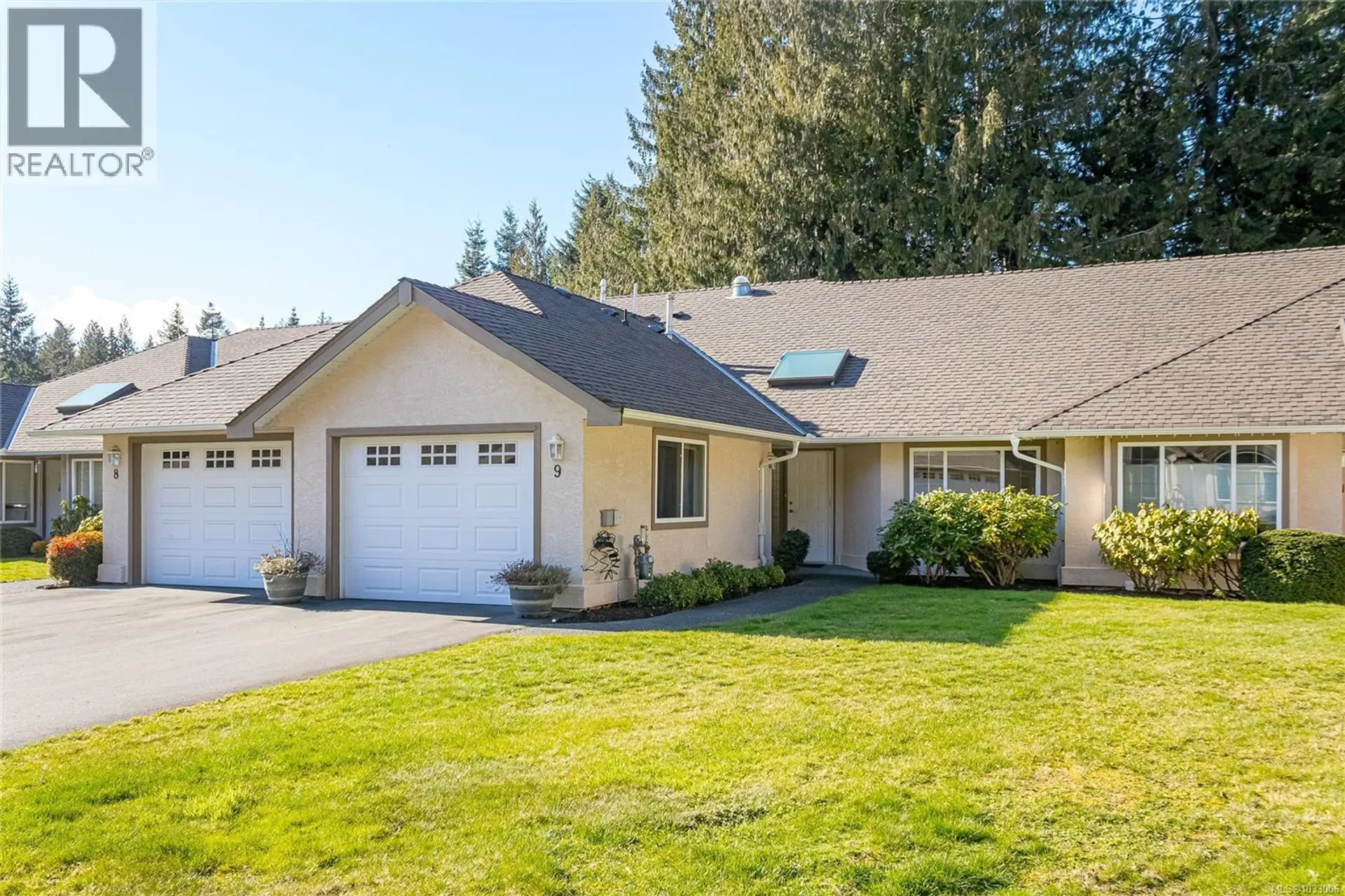 Property at #9 850 Arbutus St, Qualicum Beach, BC
