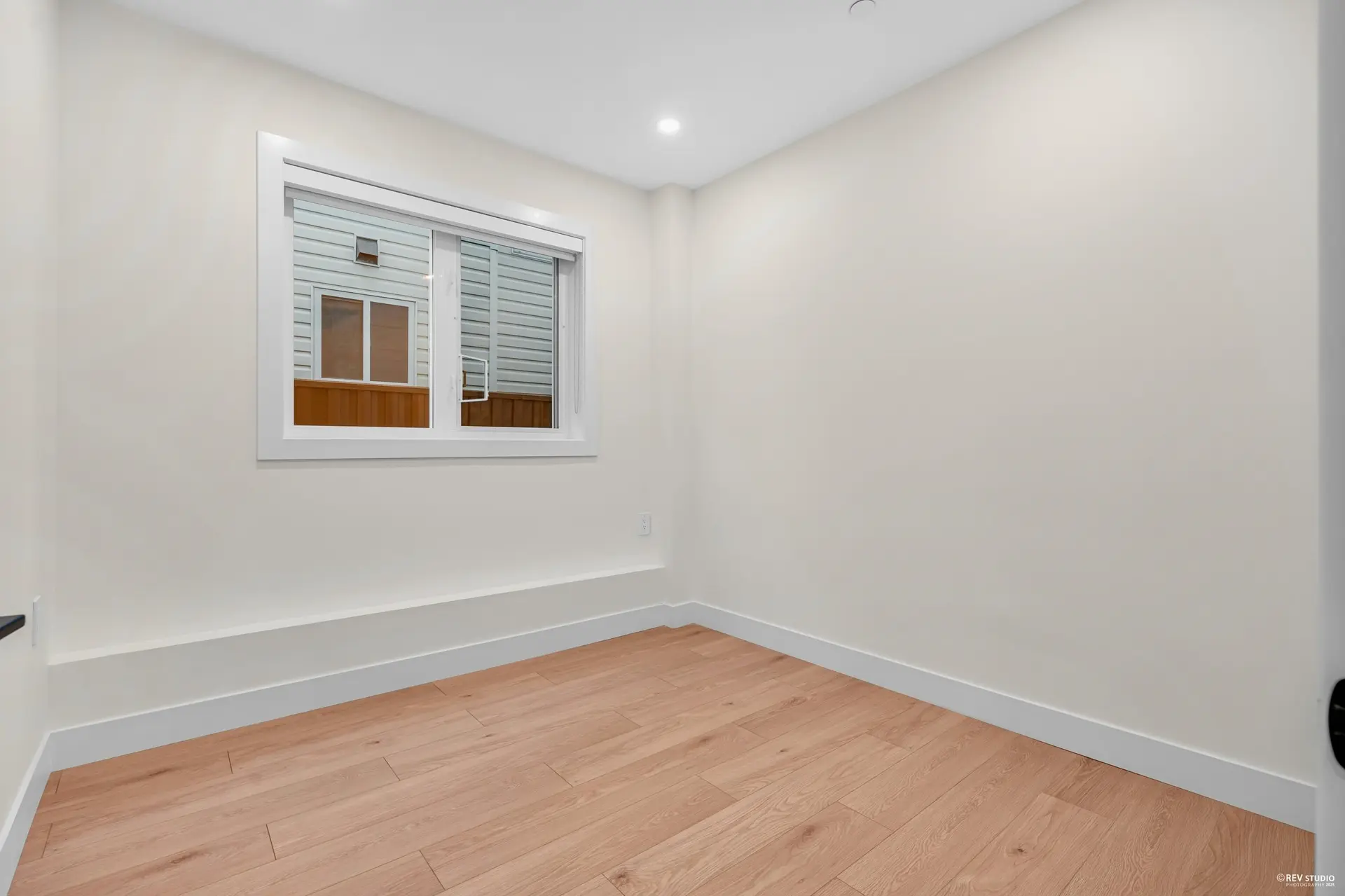#2 3090 Vanness Avenue - Image 9