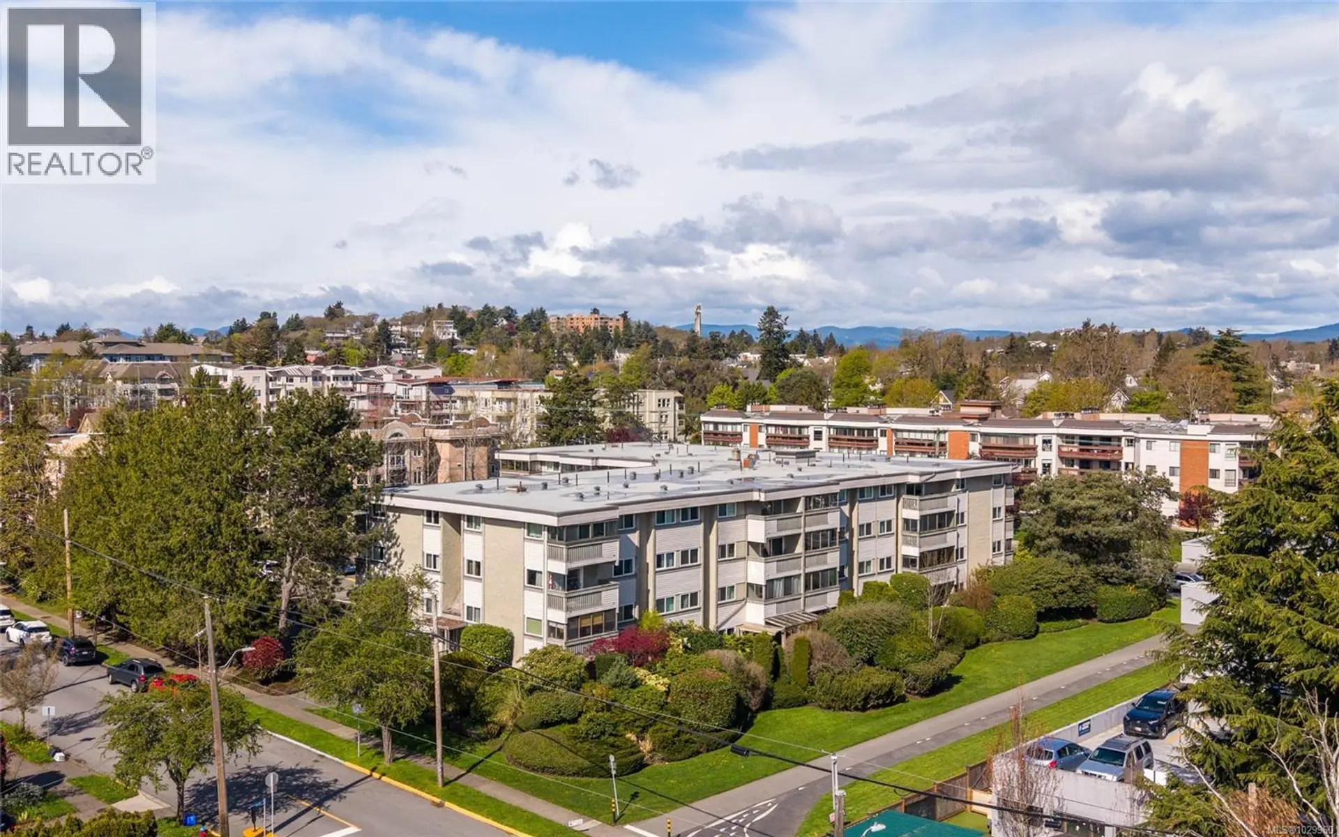 Property at #401 1525 Hillside Ave, Victoria, BC