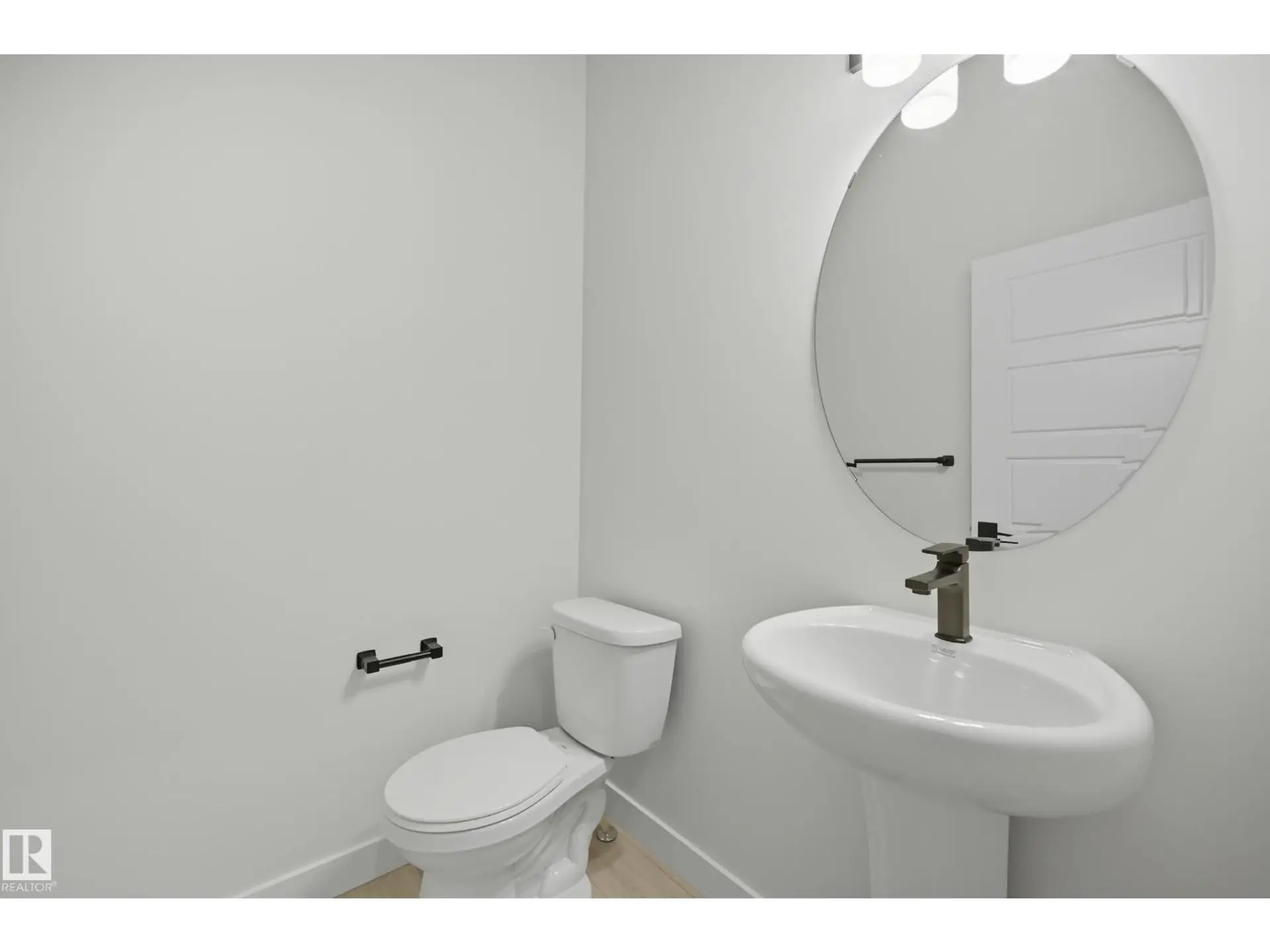 8909 223A ST NW - Image 8