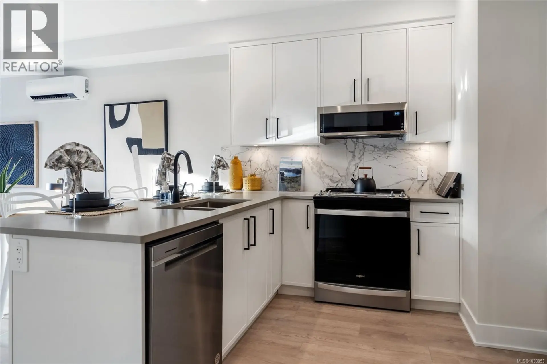 #602 1371 Goldstream Ave - Image 4