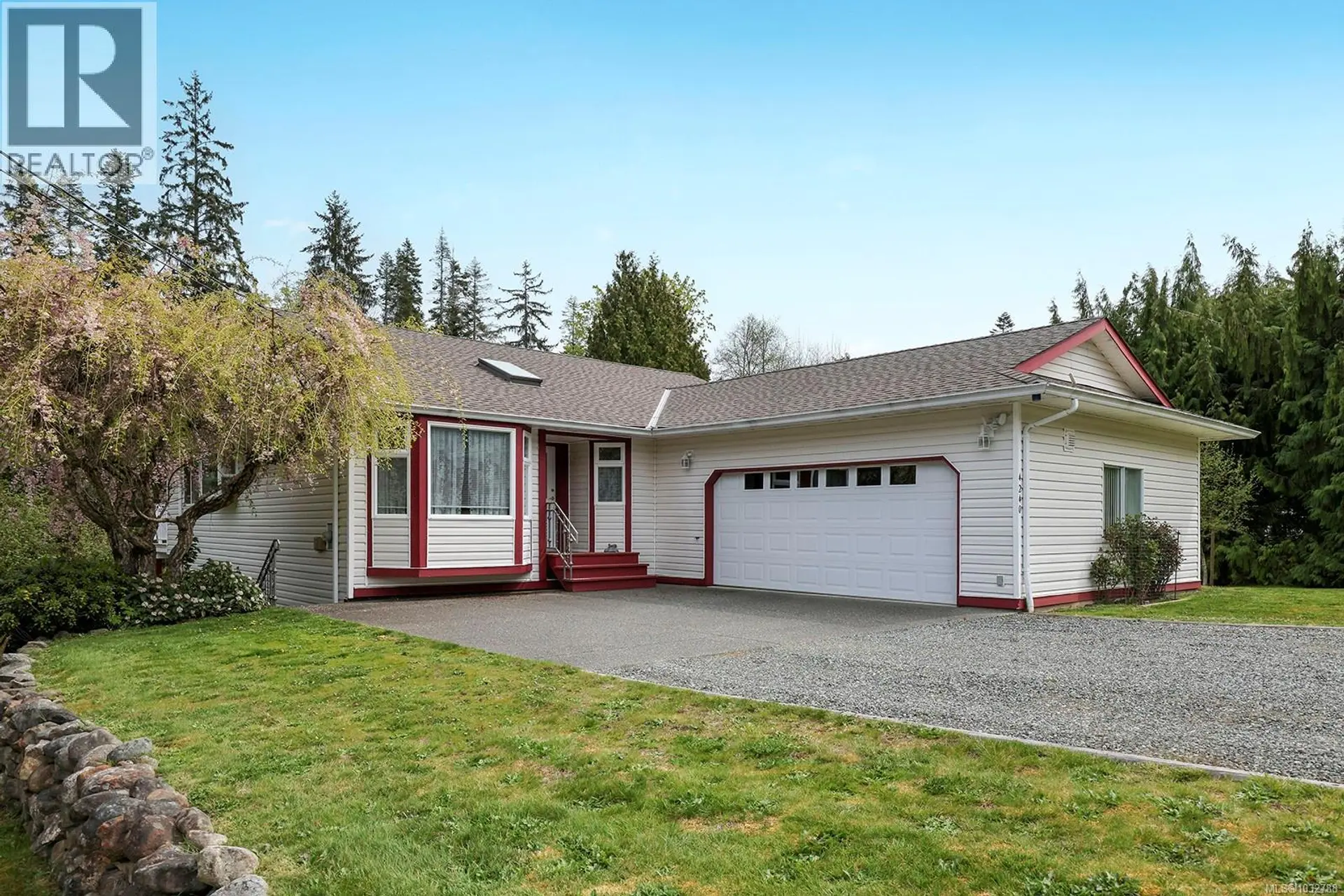Property at 4240 Briardale Rd, Courtenay, BC