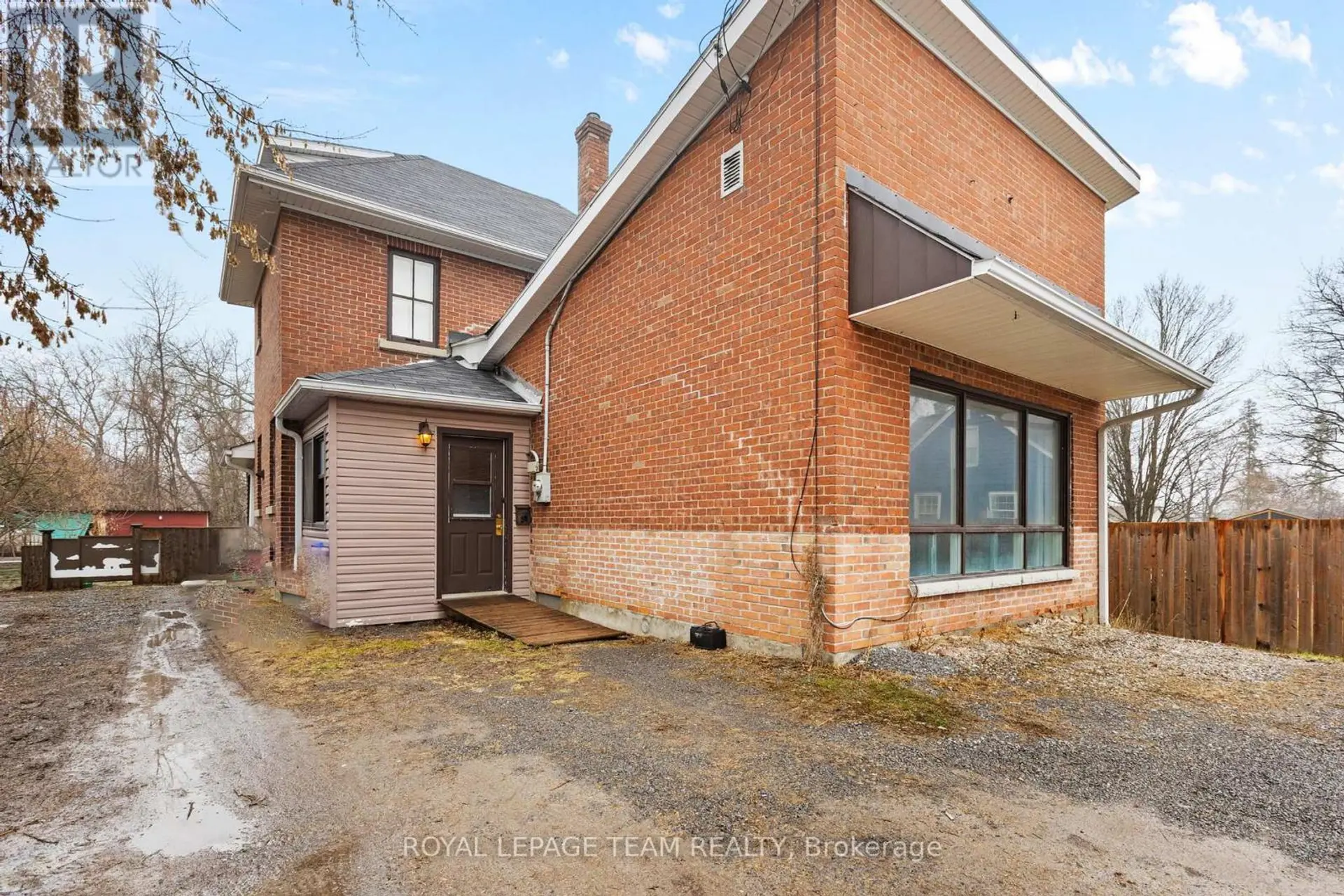 47 DANIEL STREET S - Image 2
