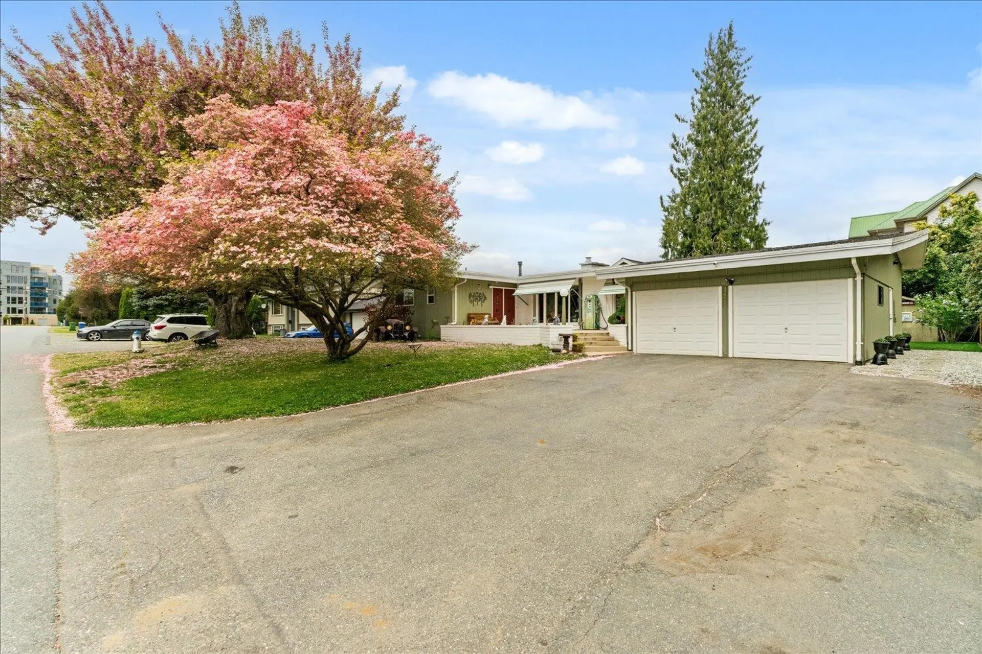 Property at 33255 Plaxton Crescent, Abbotsford, BC