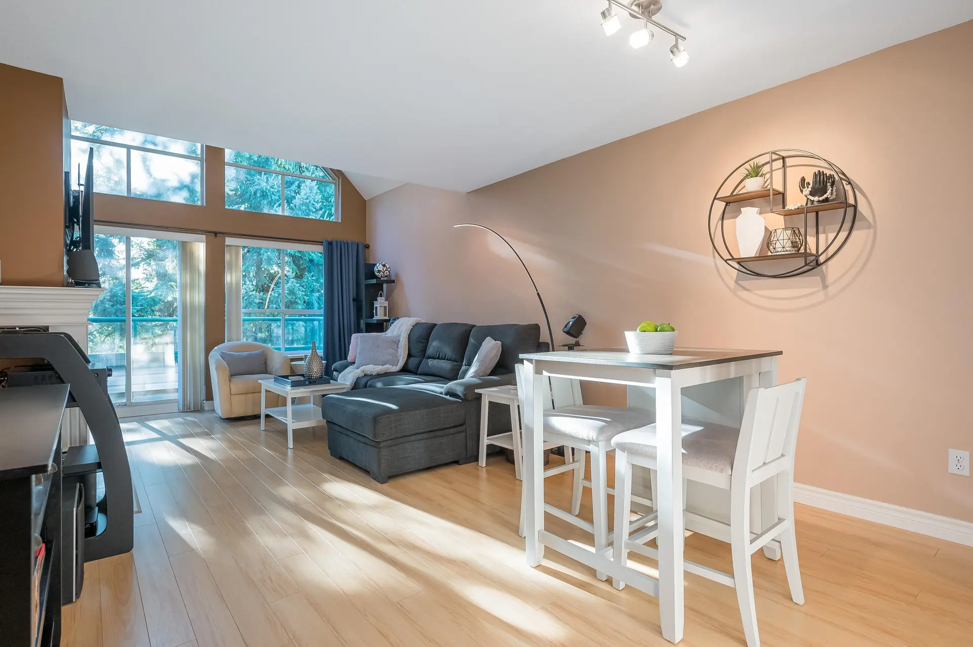 Property at #407 33280 E Bourquin Crescent, Abbotsford, BC