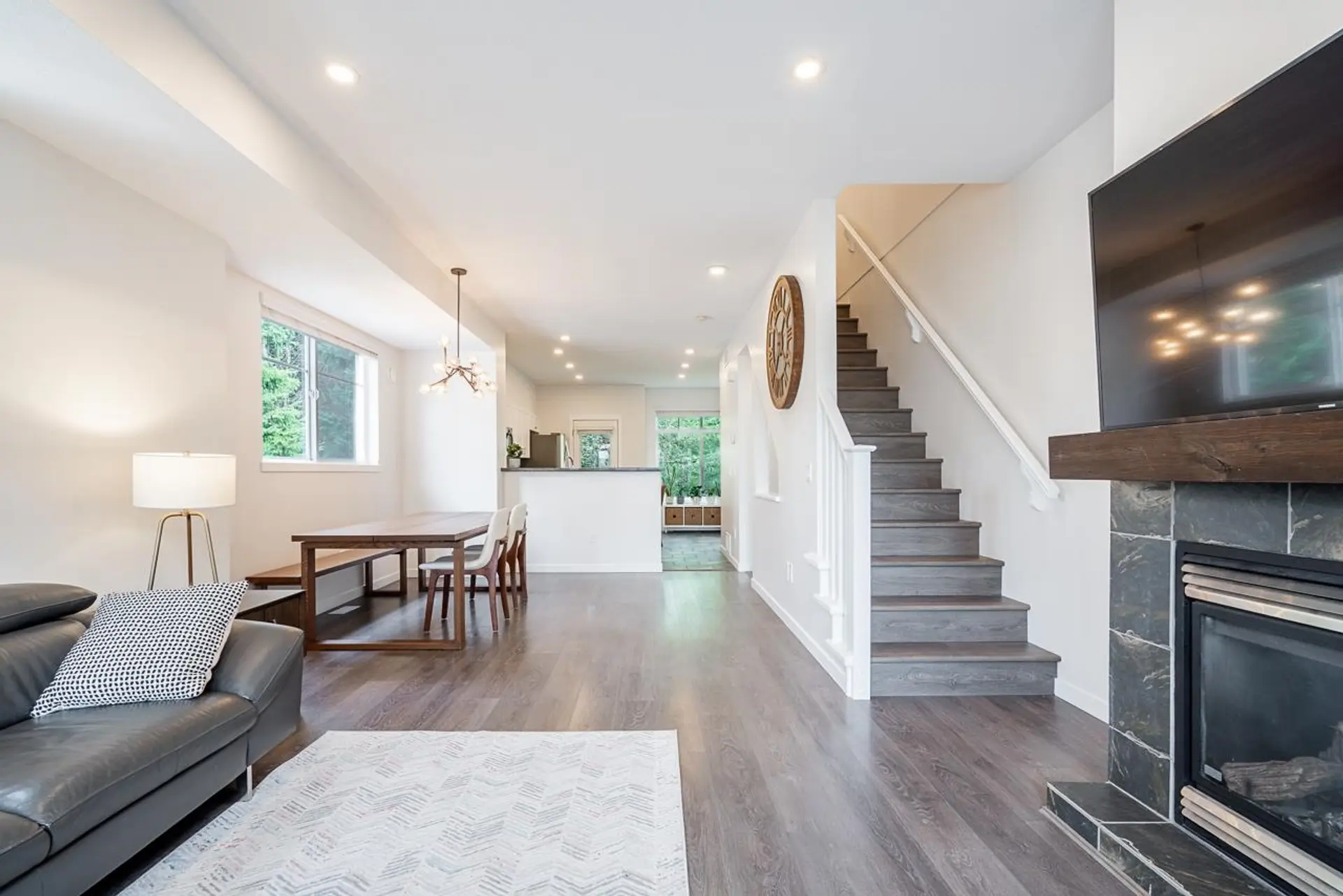 #27 2000 Panorama Drive - Image 3