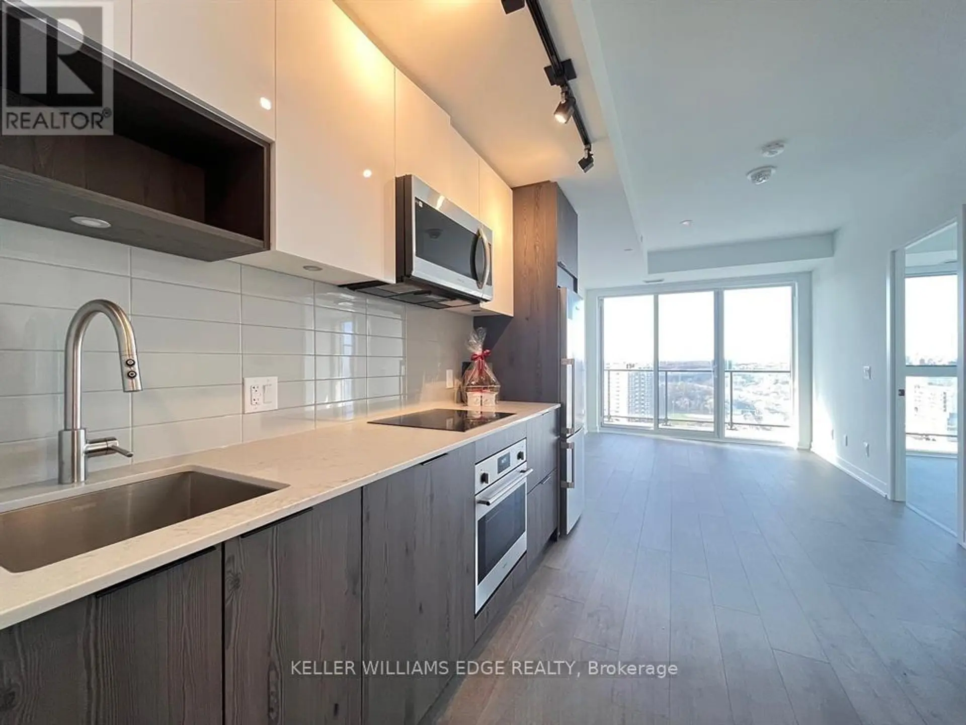 #2711 5 DEFRIES STREET - Image 5