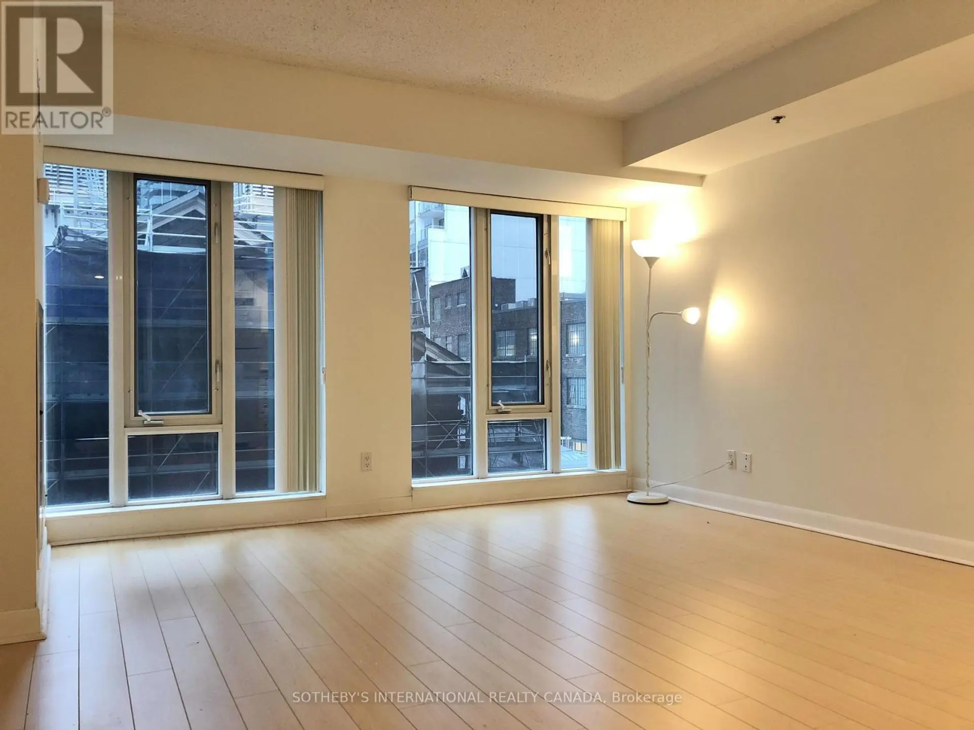#717 210 VICTORIA STREET - Image 4