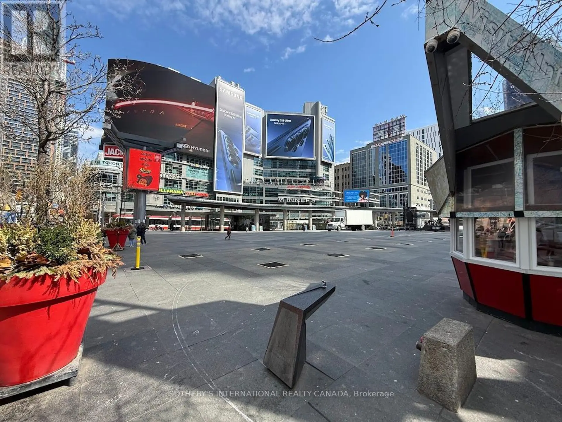 #717 210 VICTORIA STREET - Image 18