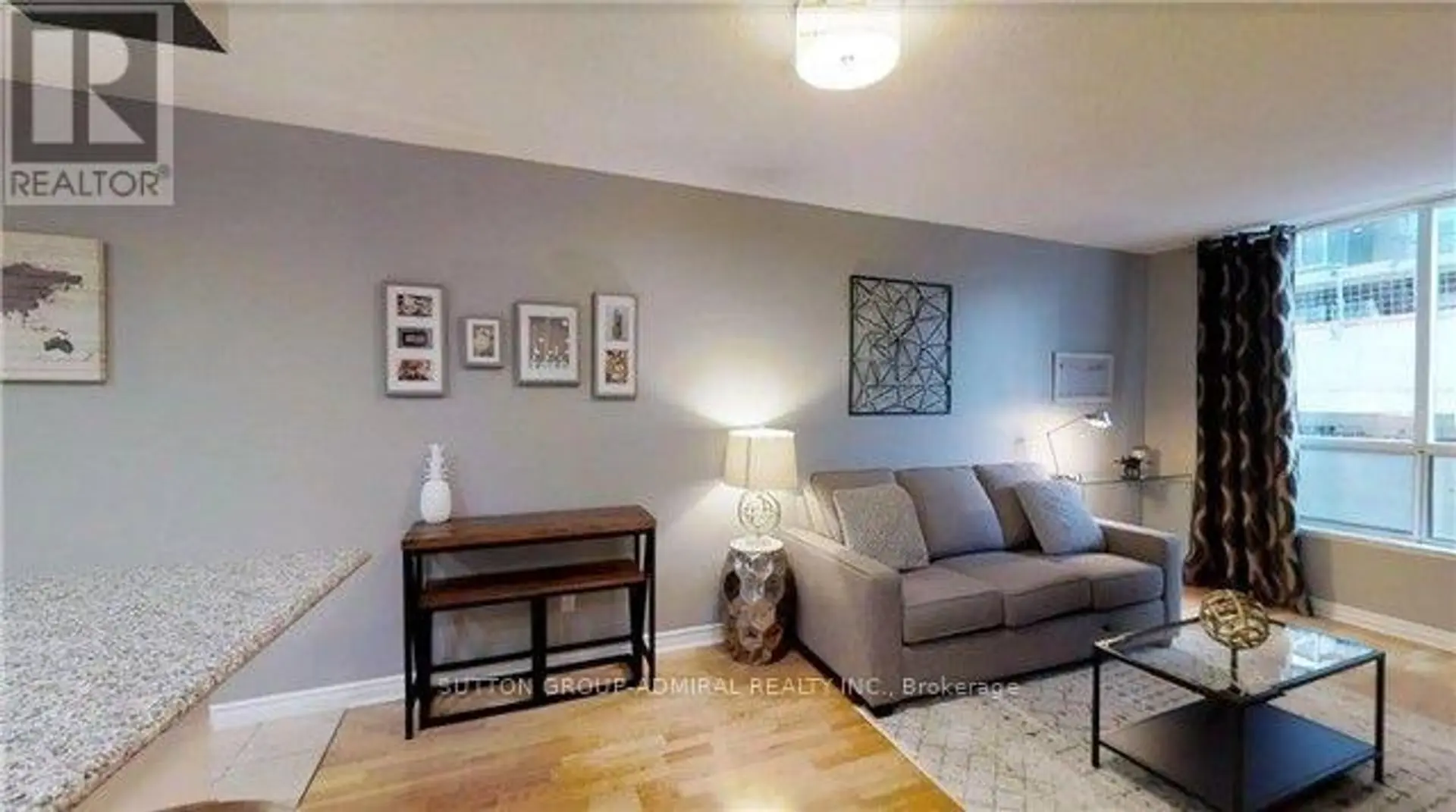 #722 168 SIMCOE STREET - Image 2
