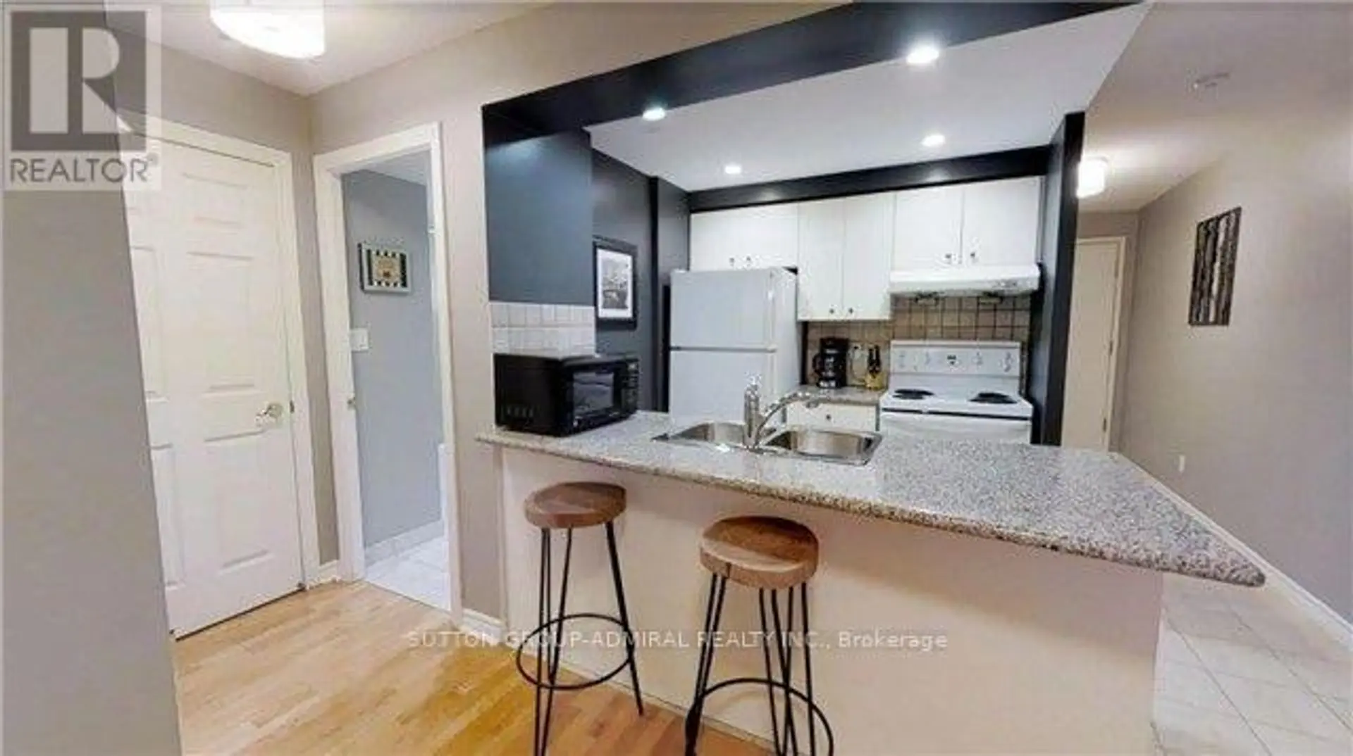 #722 168 SIMCOE STREET - Image 3