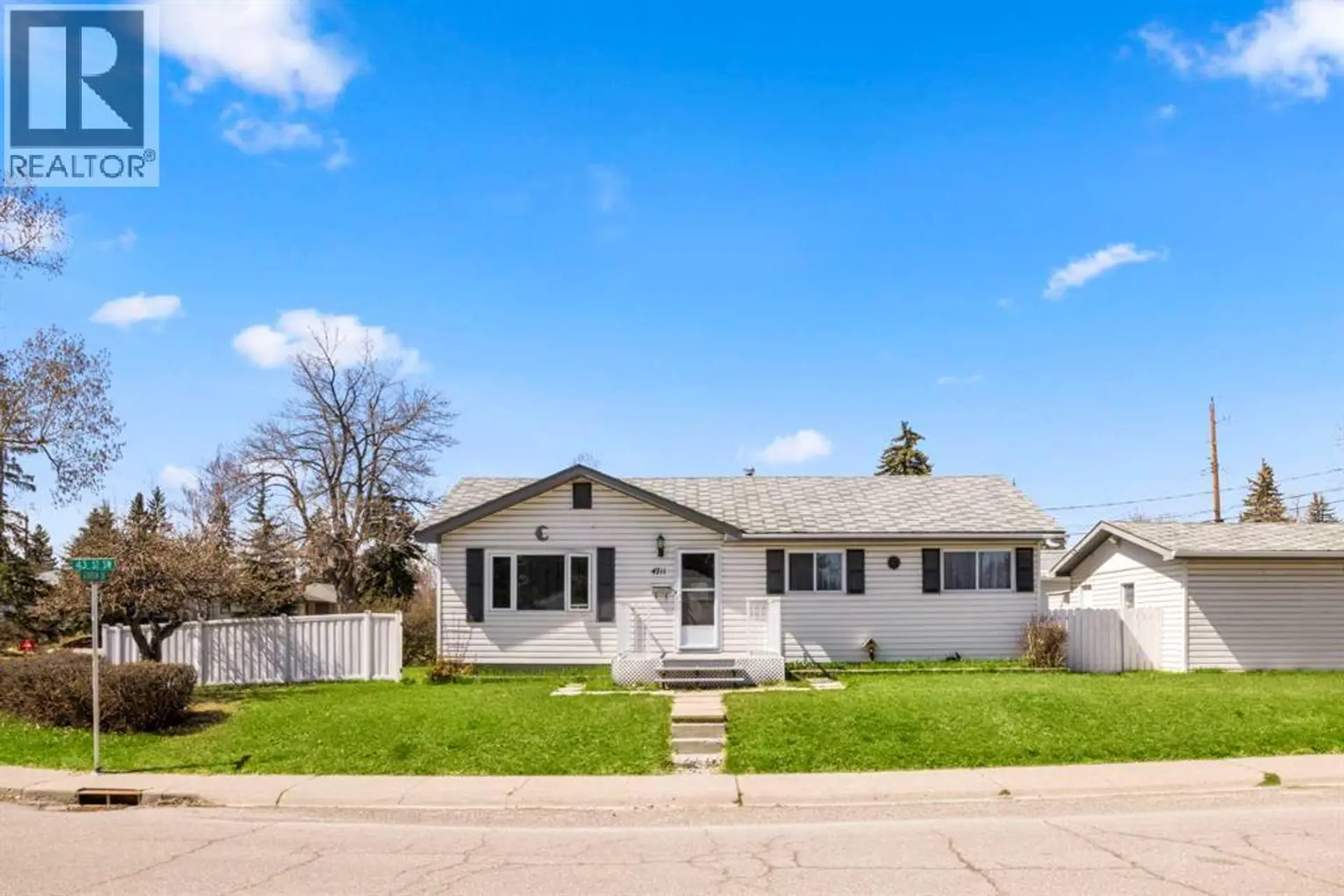 4711 43 STREET SW - Image 2