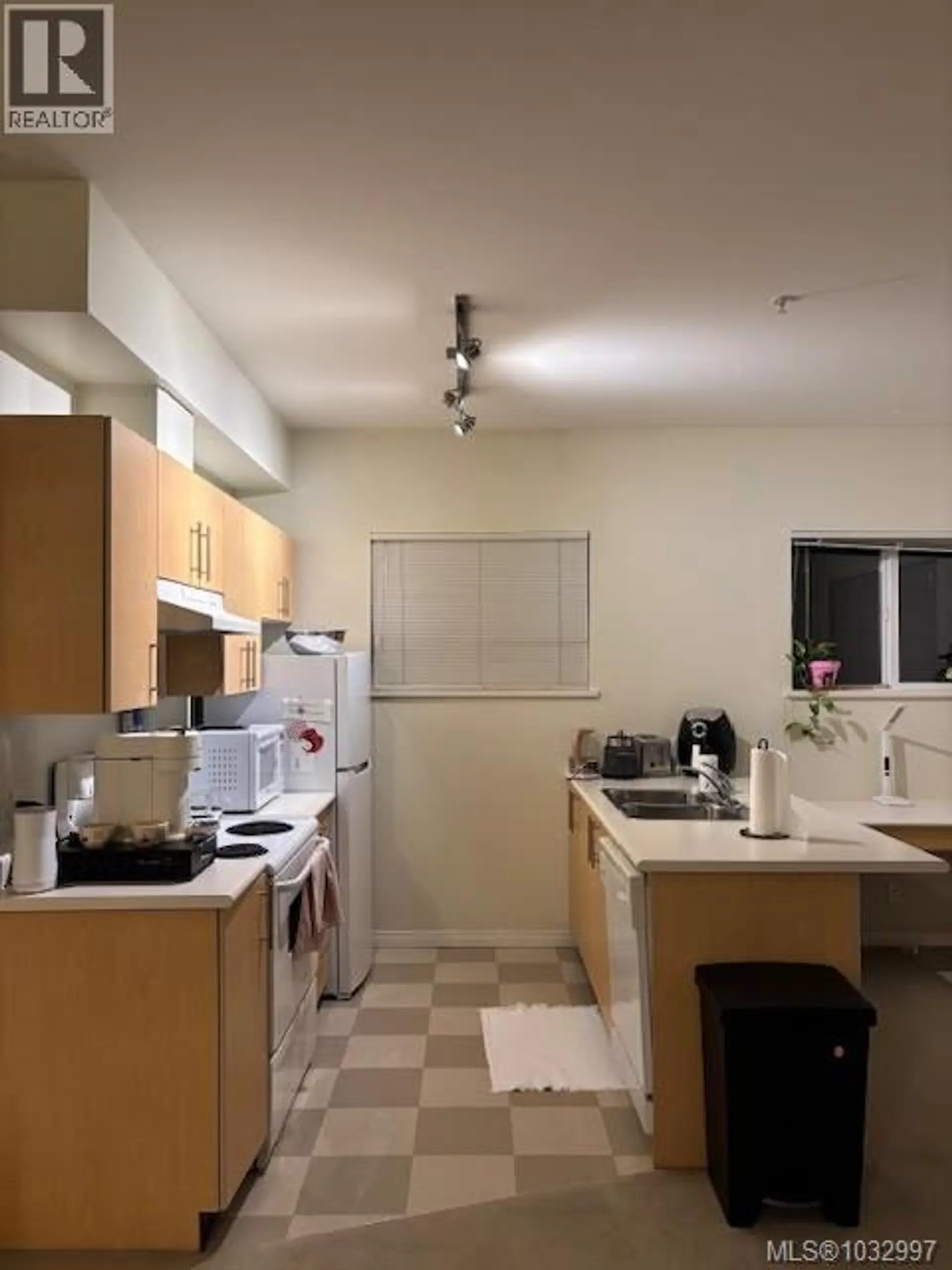 #207 1550 Church Ave - Image 2