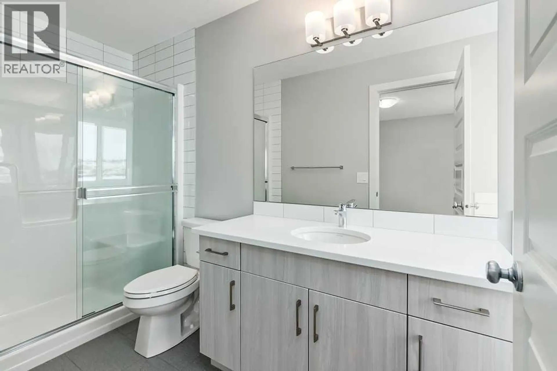 212 EDGEFIELD BAY - Image 9