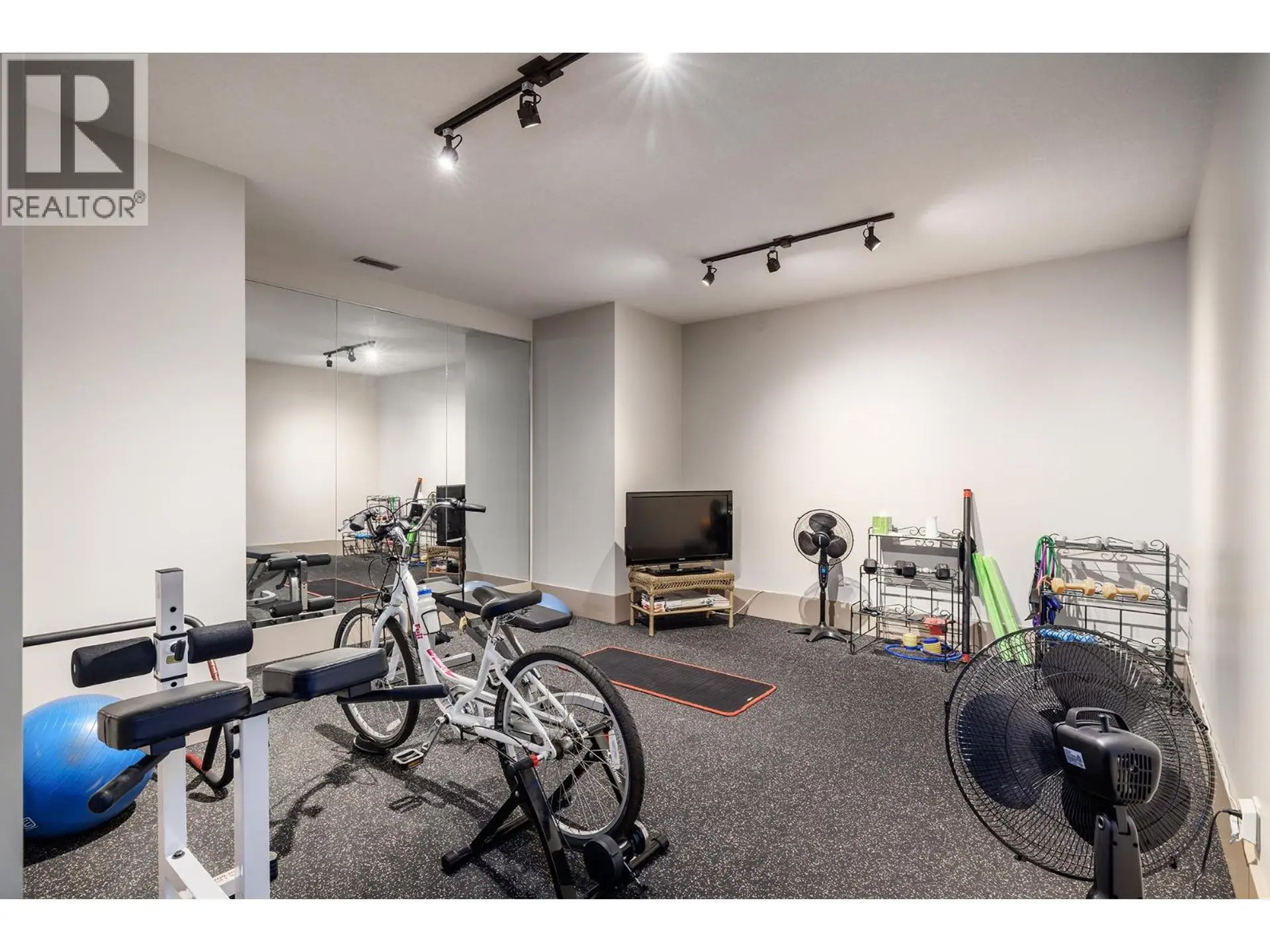 1524 Vineyard Drive - Image 17