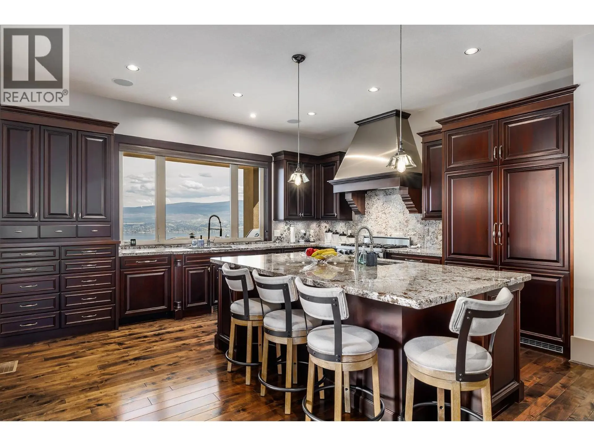 1524 Vineyard Drive - Image 4