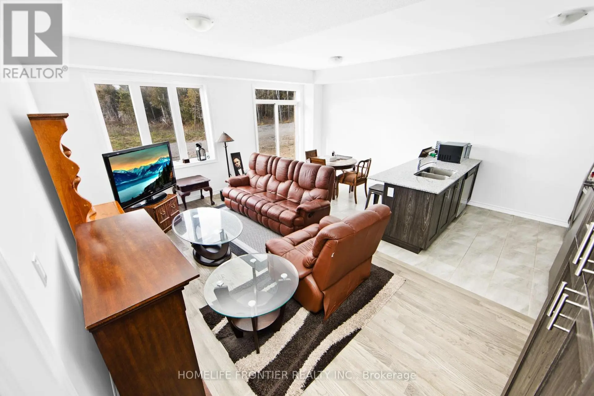 11 SPRUCESIDE DRIVE - Image 3