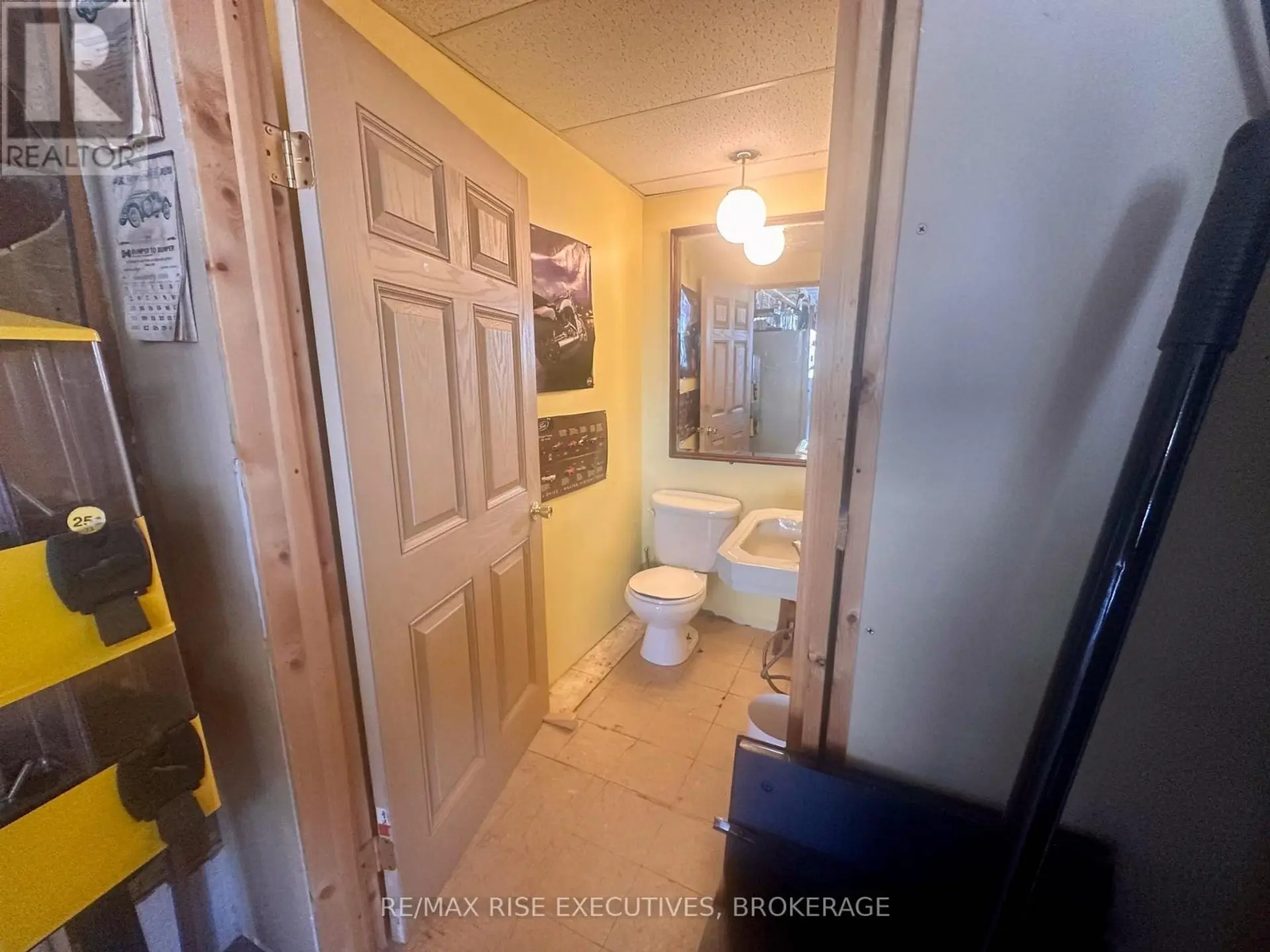 16 WESTPORT ROAD - Image 9