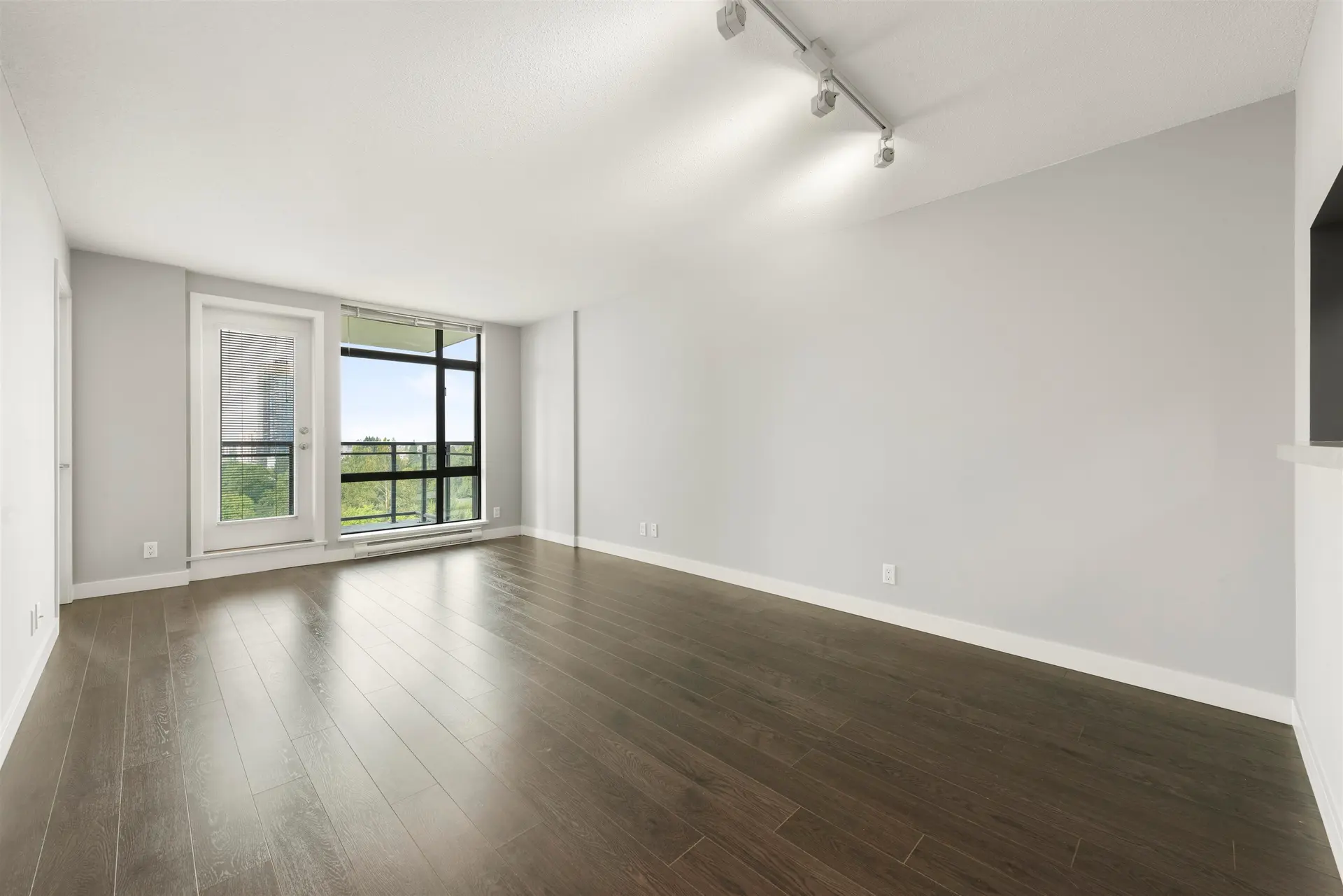 #1203 3660 Vanness Avenue - Image 2