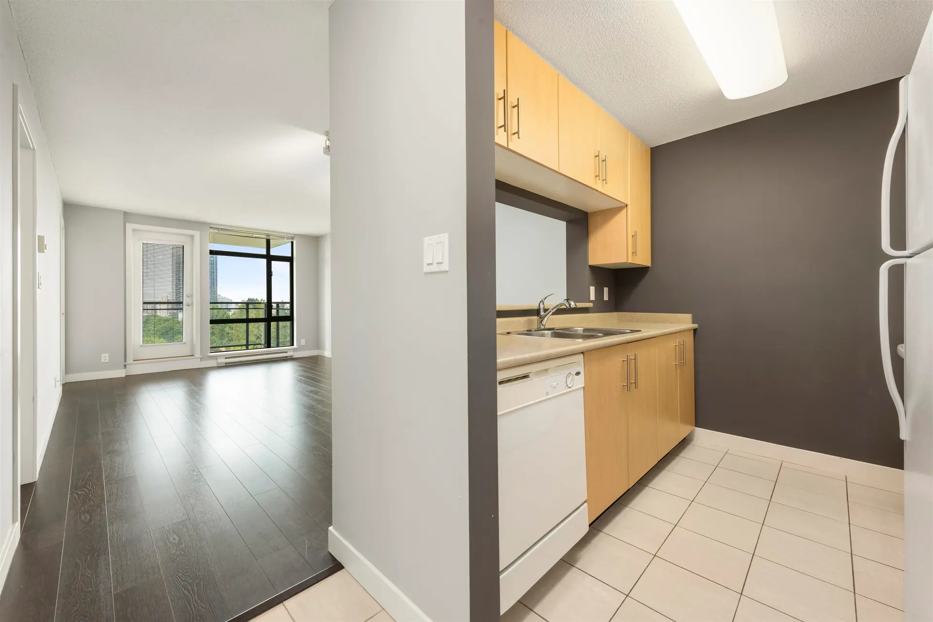 #1203 3660 Vanness Avenue - Image 5