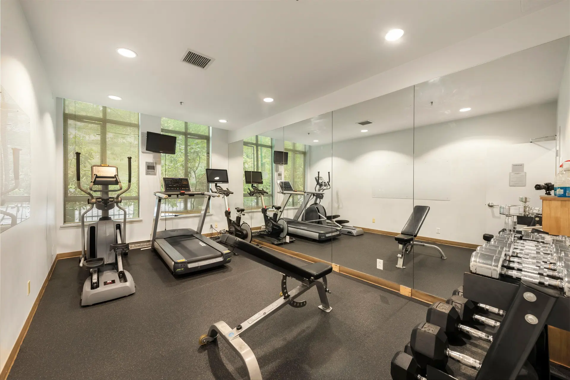 #1203 3660 Vanness Avenue - Image 15