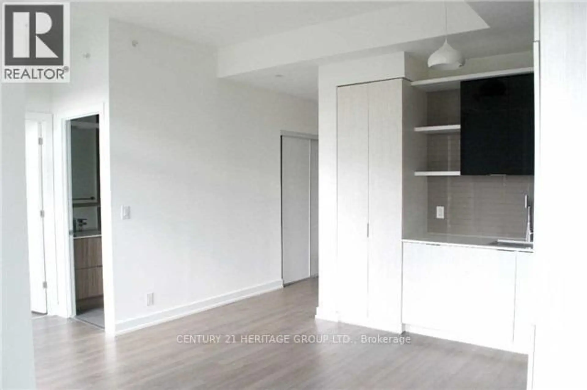 #512 6 PARKWOOD AVENUE - Image 4