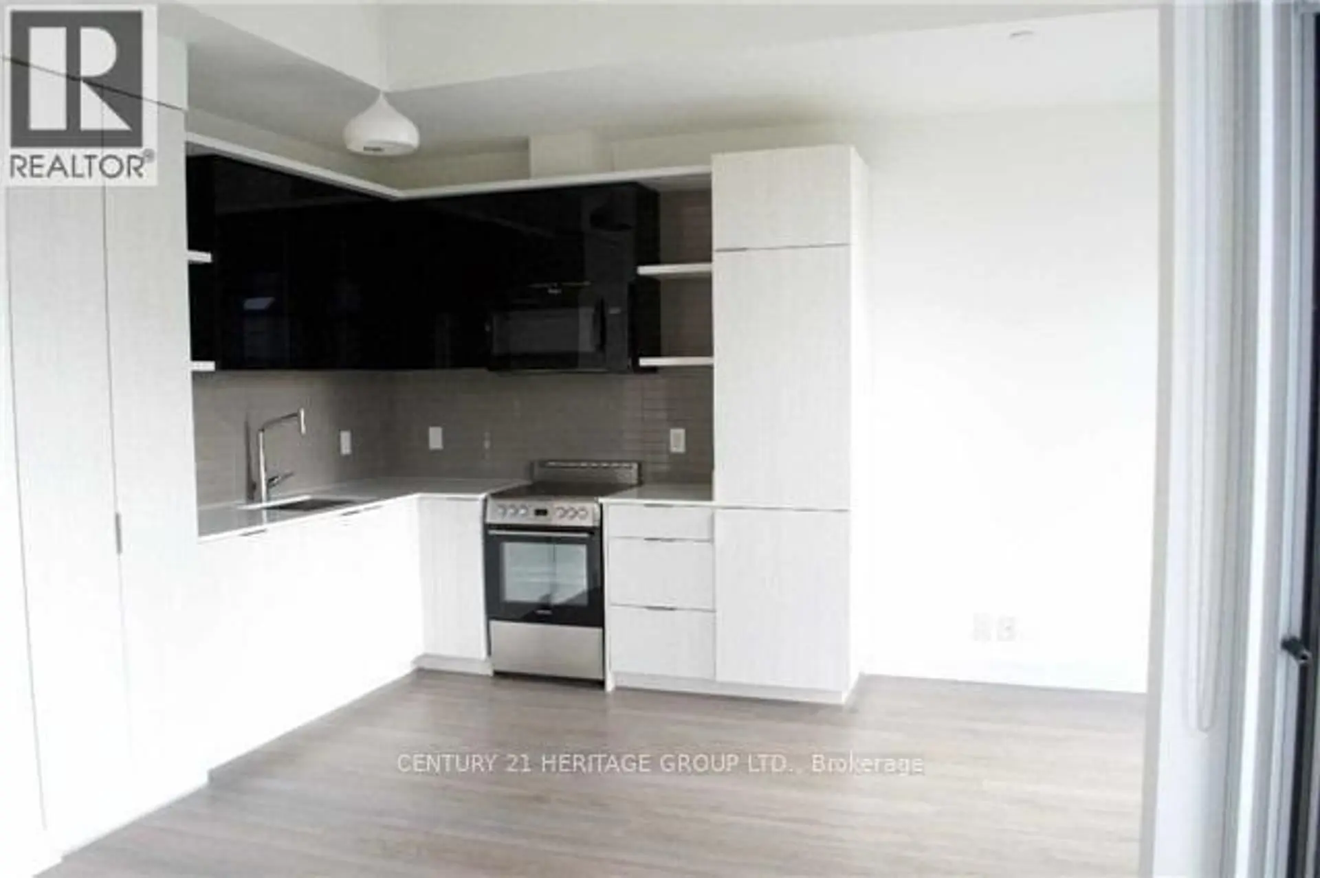 #512 6 PARKWOOD AVENUE - Image 5
